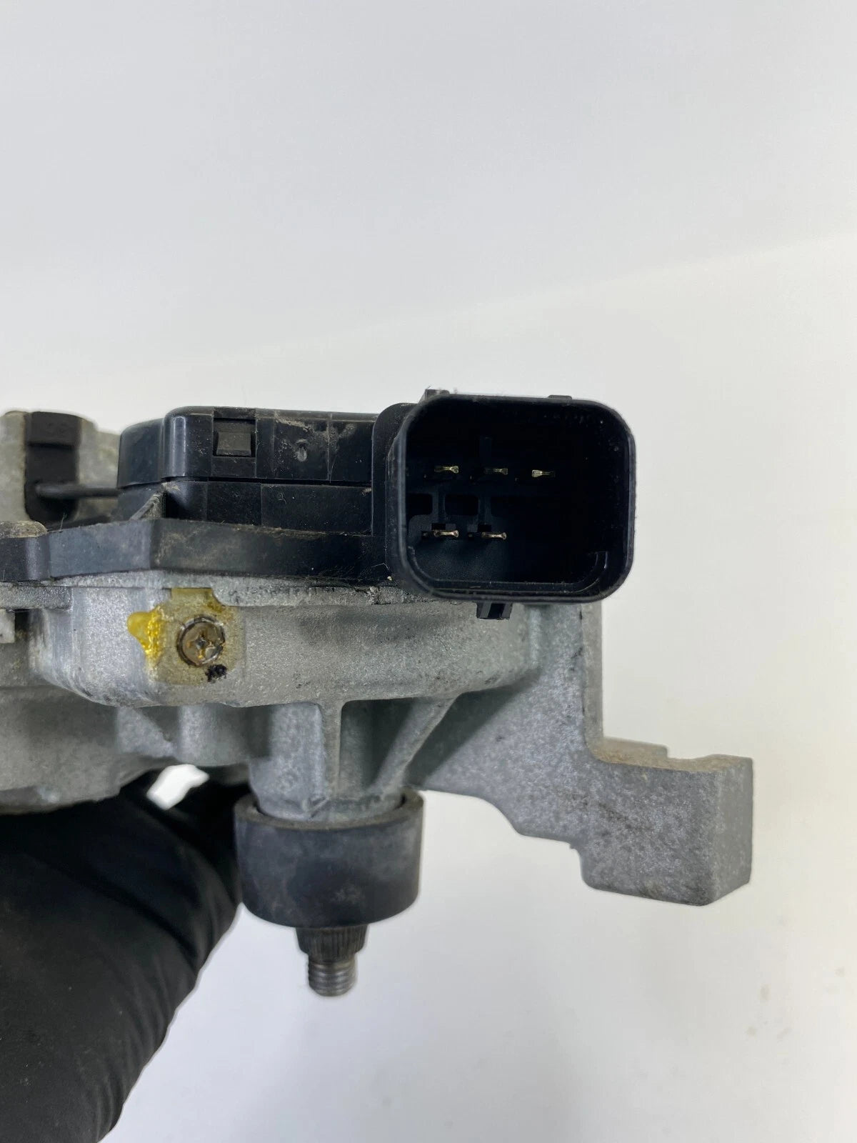 2006-2011 HYUNDAI ACCENT FRONT WINDSHIELD WIPER MOTOR ASSEMBLY 98110-1G000