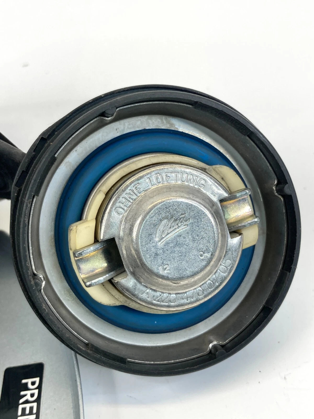 06-11 MERCEDES CLS500 FUEL FILLER TANK DOOR GAS LID W/ CAP UNIT A2105849717 OEM