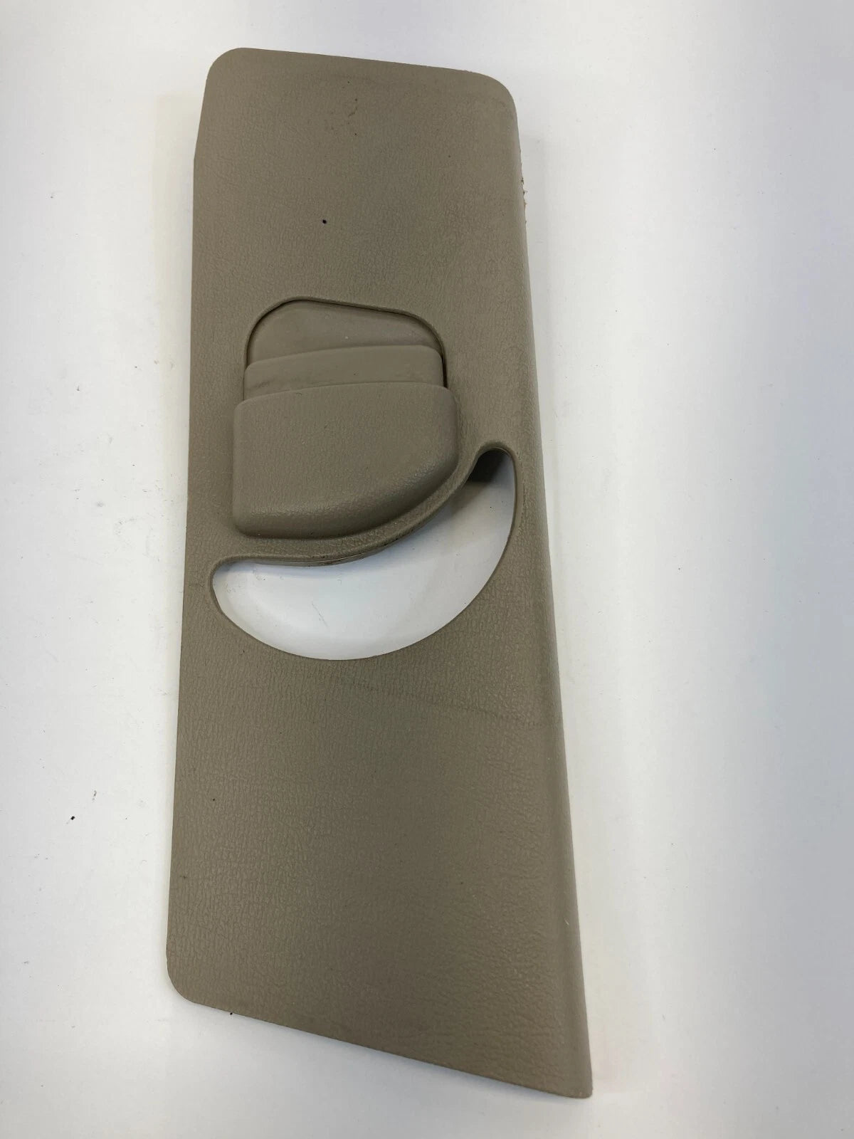 2007-2010 HYUNDAI ELANTRA FRONT LEFT SIDE SEAT BELT HEIGHT ADJUSTER COVER OEM