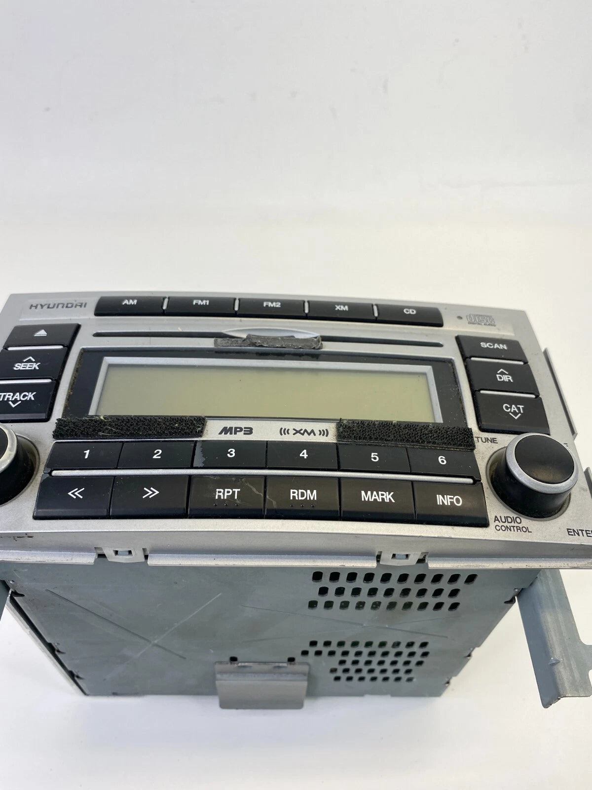 07-09 HYUNDAI SANTA FE AUDIO EQUIPMENT RADIO AM-FM STEREO CD MP3 96100-0W002 OEM