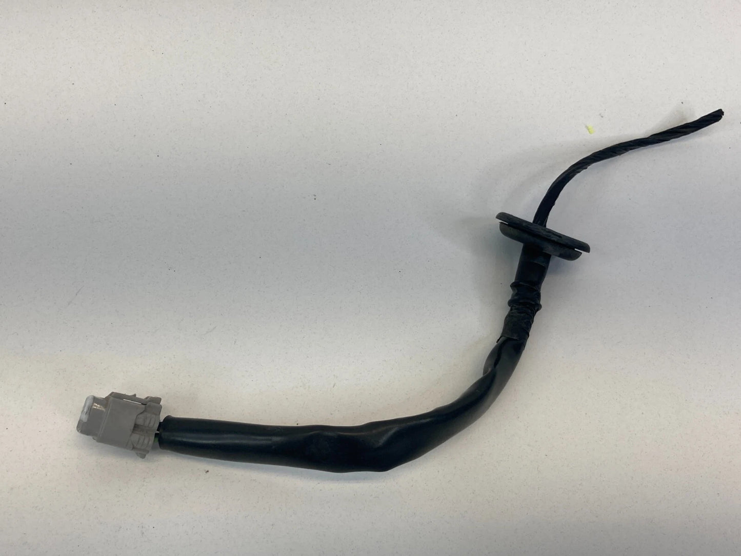 2006-2009 PONTIAC TORRENT REAR LEFT TAIL LIGHT WIRE HARNESS CABLE CONNECTOR OEM