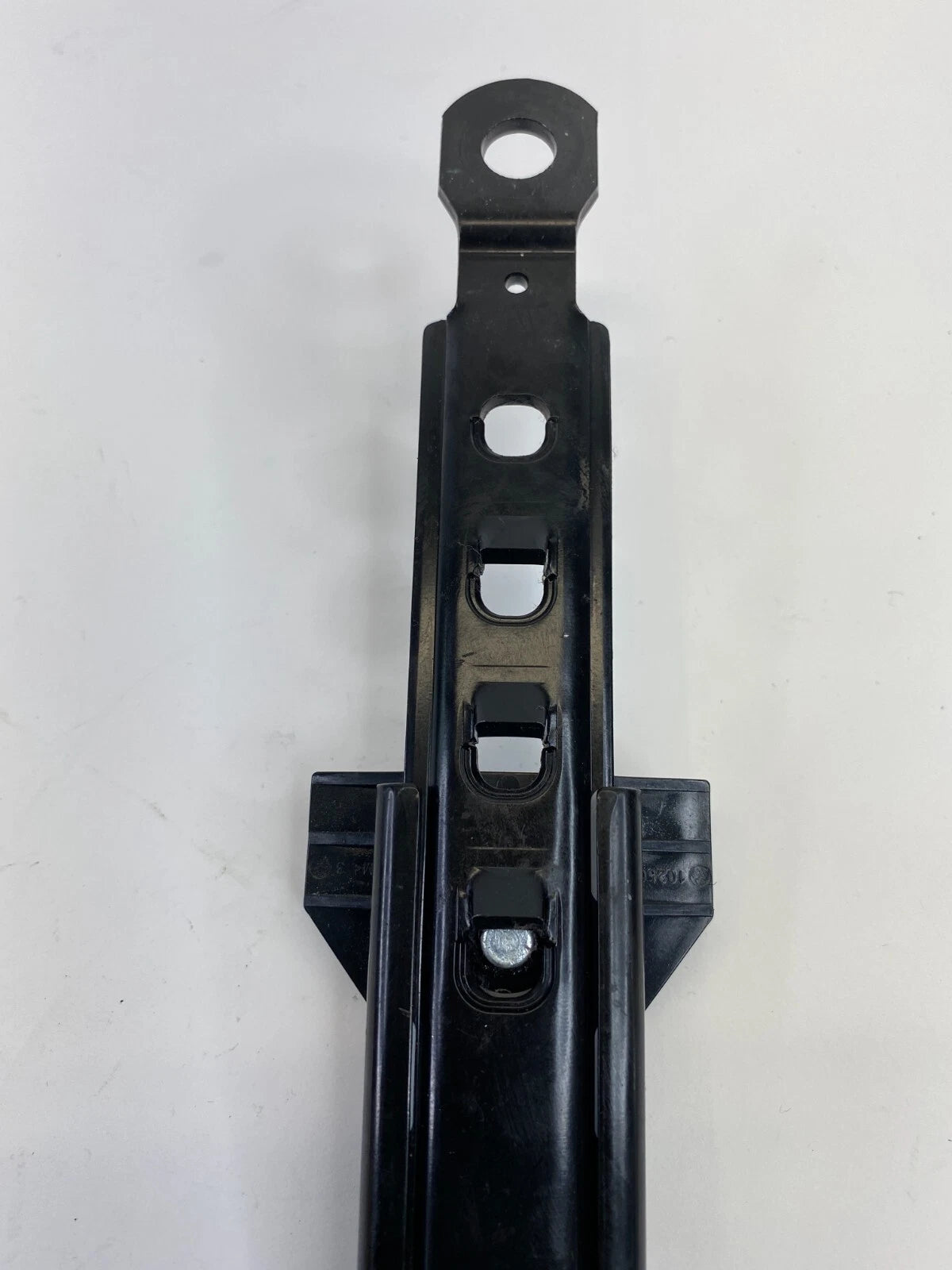 2010-2015 HYUNDAI TUCSON FRONT LEFT DRIVER SIDE SEAT BELT HEIGHT ADJUSTER OEM