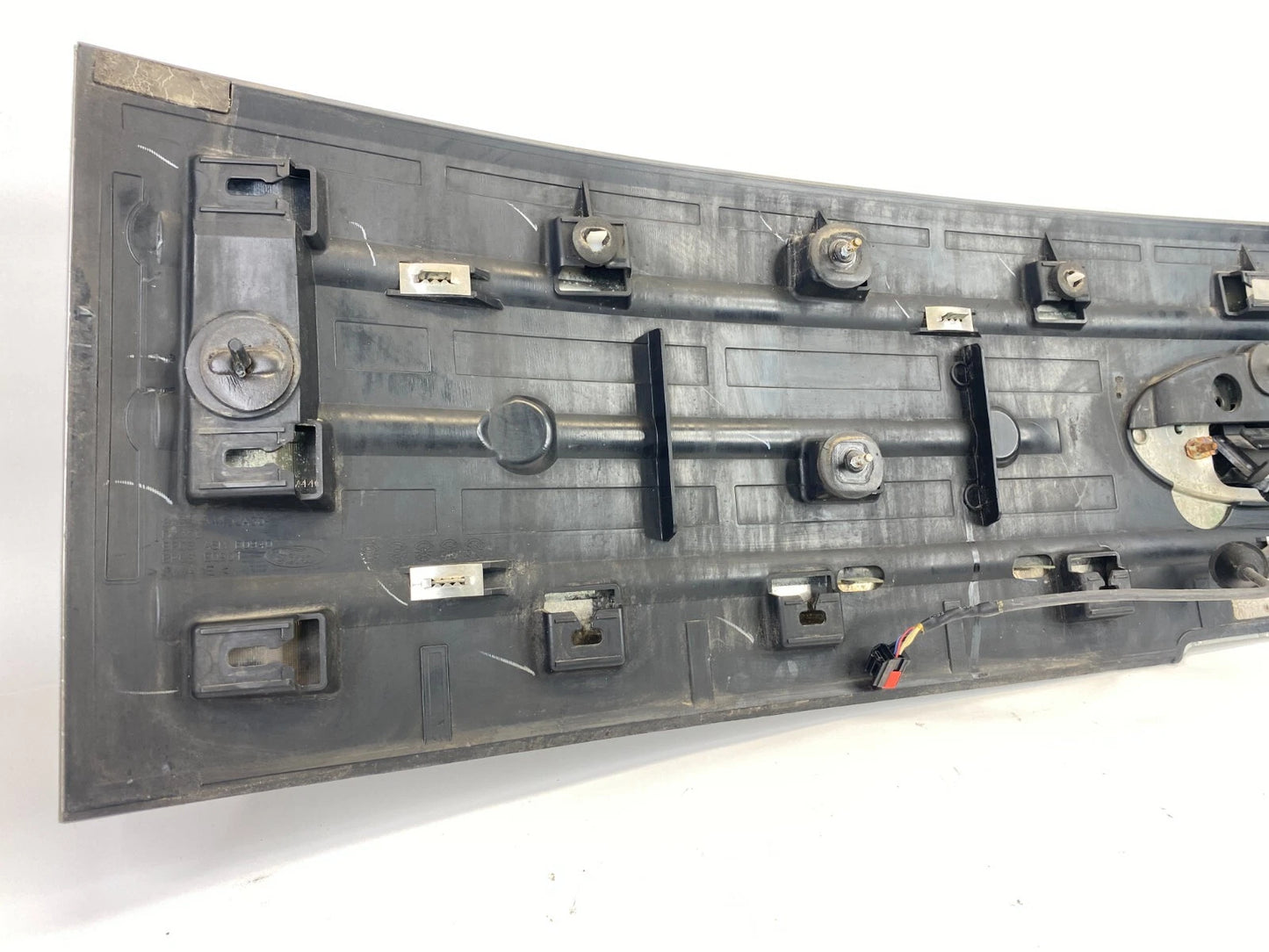 09-12 FORD FLEX TAILGATE LIFTGATE GARNISH MOLDING FINISH W/ CAMERA 8A83-74402A30