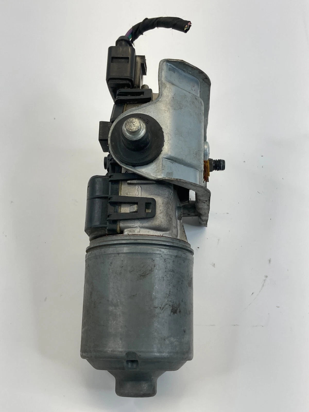 2009 2010 2011 2012 CHEVROLET TRAVERSE FRONT WIPER MOTOR BOSCH 0390241653 OEM