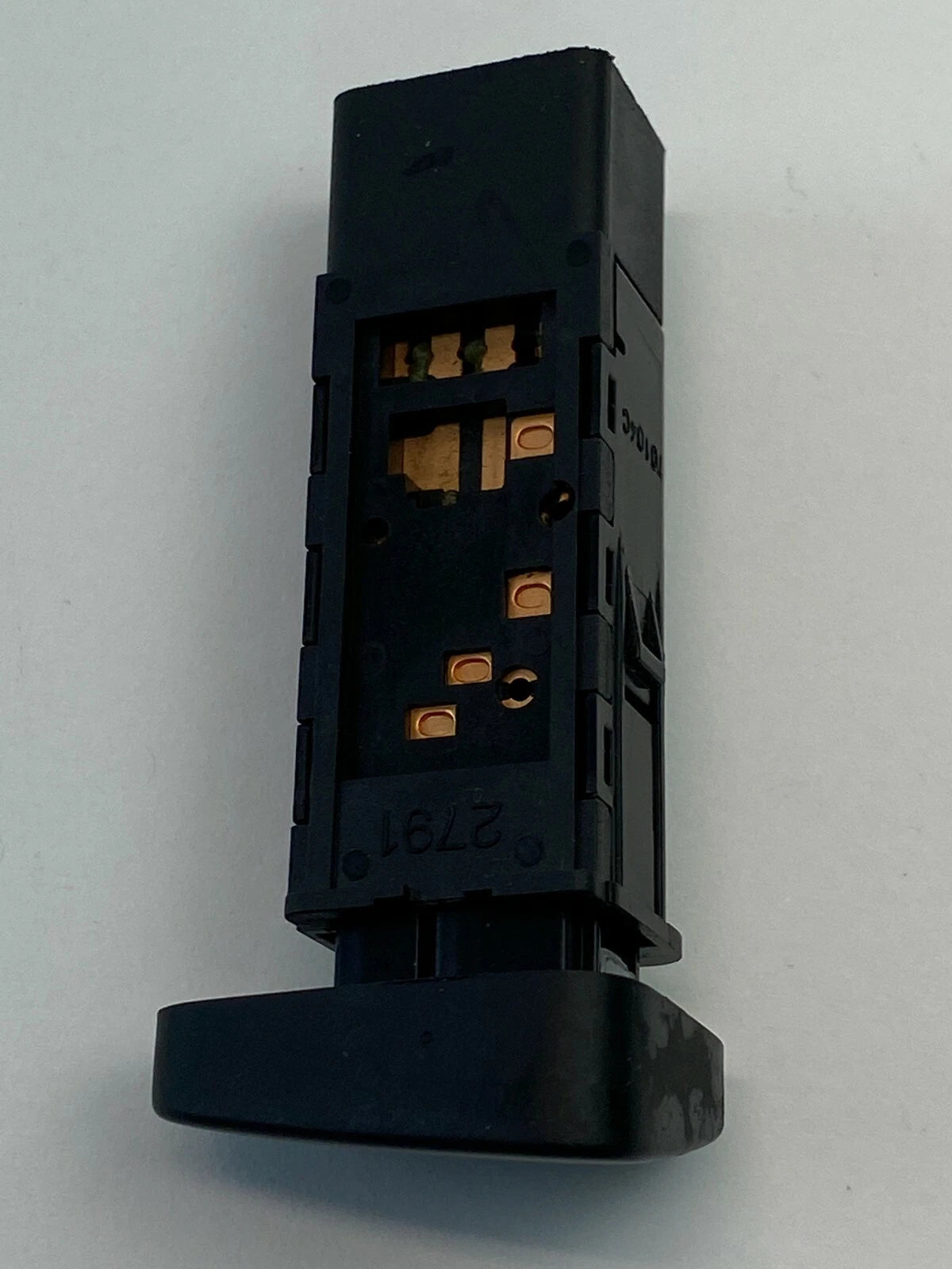 2006-2011 HYUNDAI ACCENT ODOMETER TRIP BUTTON SWITCH ASSEMBLY 202002962 OEM