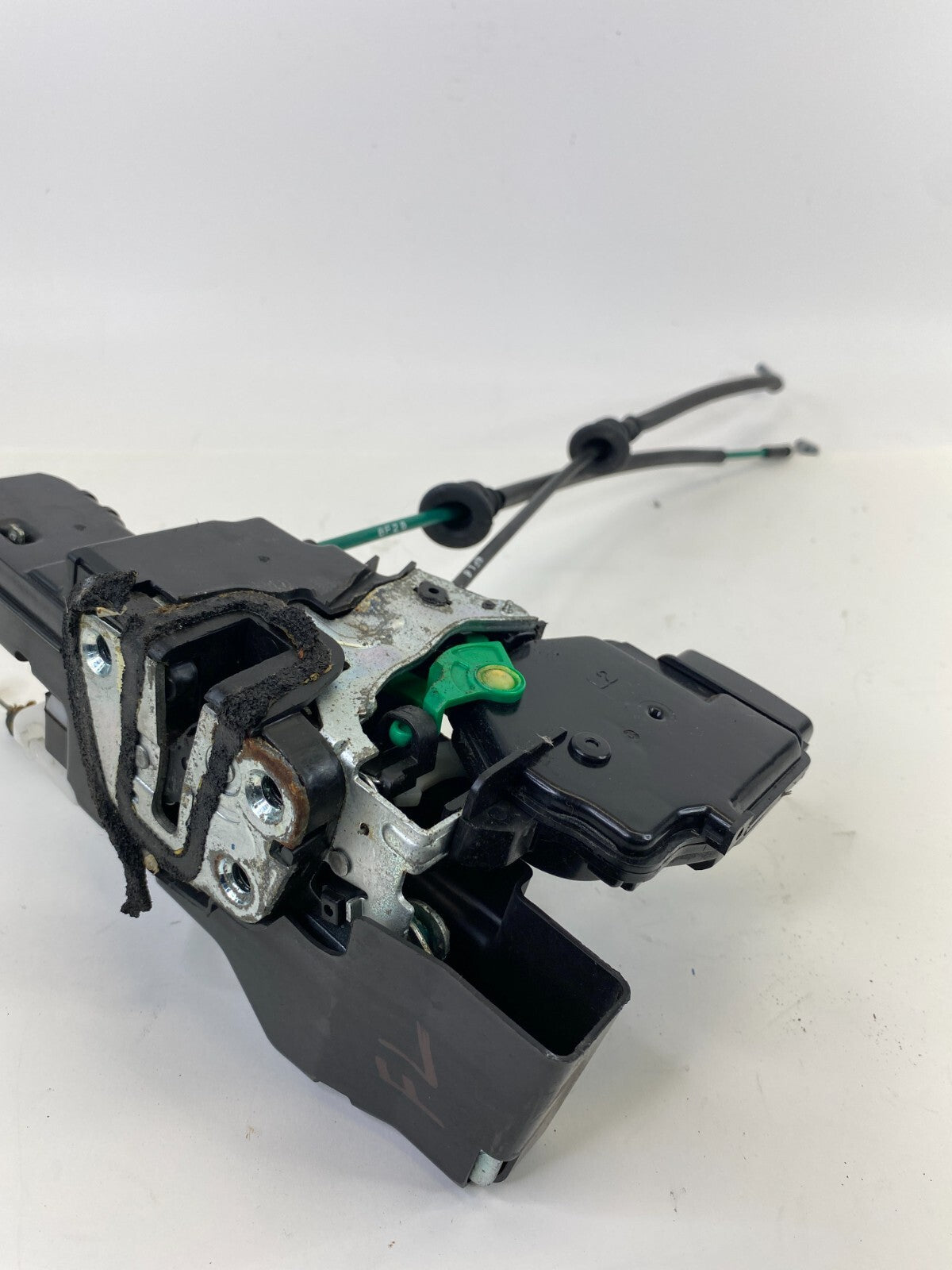 2009 Kia Borrego SPORT UTILITY 4-DR Front Left Side Door Lock Latch Actuator OEM