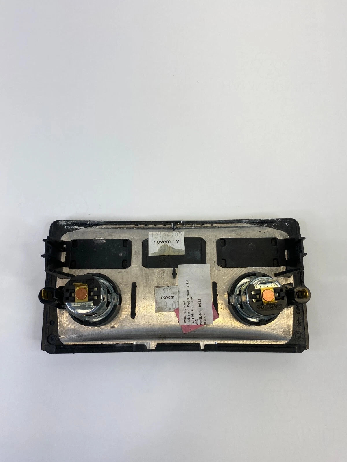 04-07 BMW 530I 525I REAR CENTER CONSOLE POWER OUTLET LIGHTER SOCKET 6-951-149