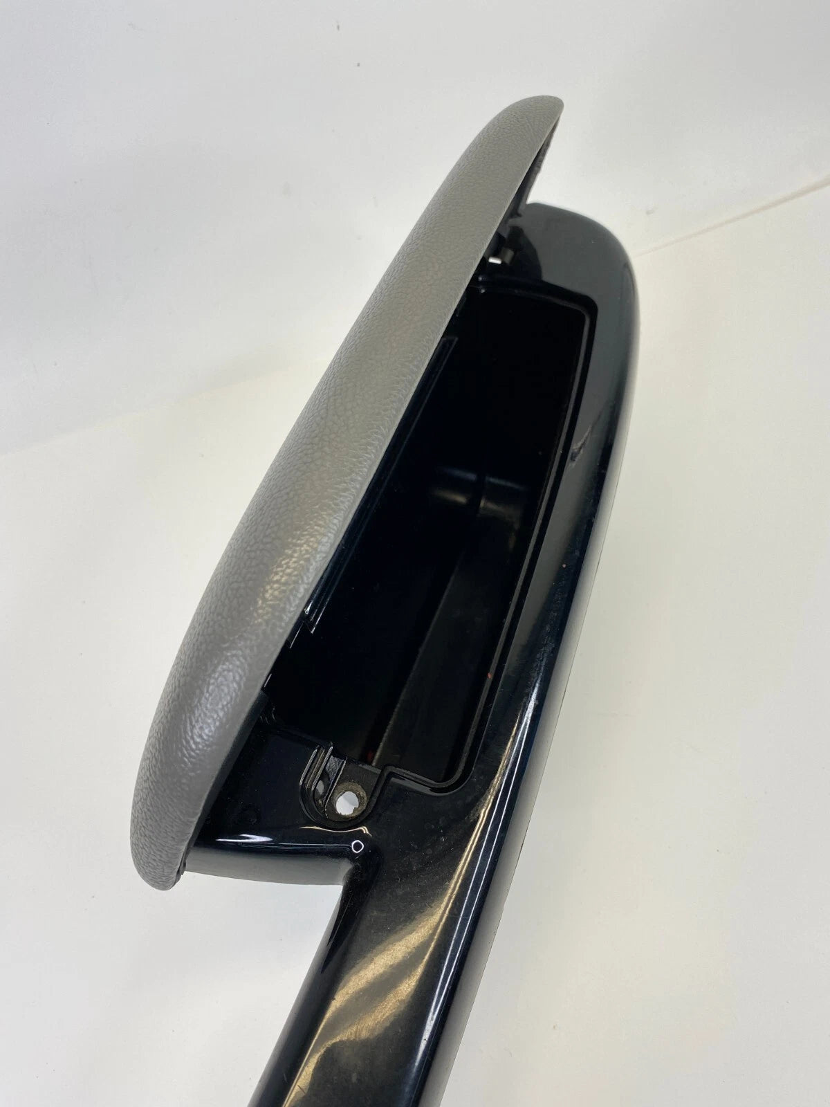 04-10 TOYOTA SIENNA FRONT RIGHT SIDE DOOR ARMREST W/ WINDOW SWITCH 74231-AE011