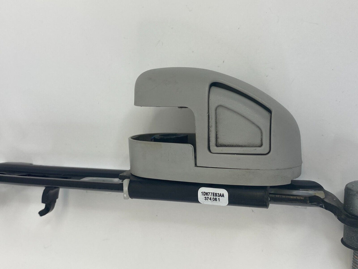 2009 2010 Volkswagen Routan Front Left Seat Belt Height Adjuster 1DW77ES3AA