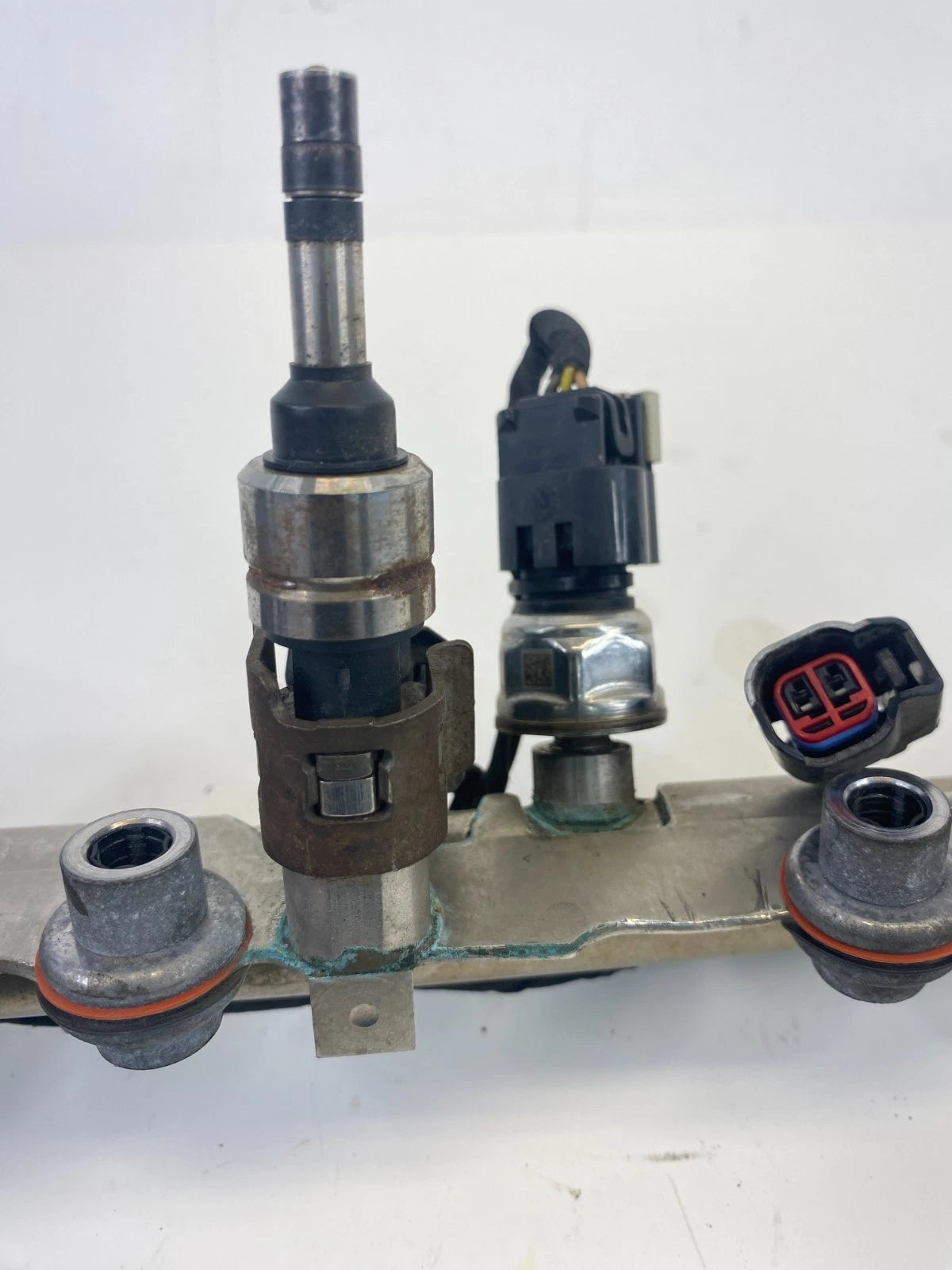 10-17 Chevy Equinox Fuel Injection Rail 2.4L L4 Engine W/Injectors Assy 12608366