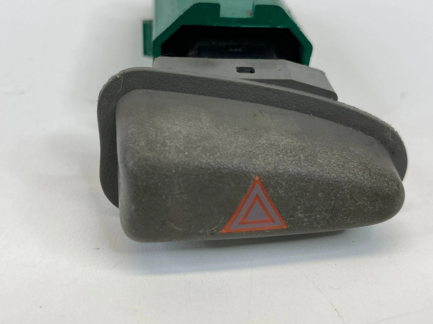 1999-2005 PONTIAC GRAND AM EMERGENCY HAZARD LIGHT CONTROL BUTTON SWITCH OEM