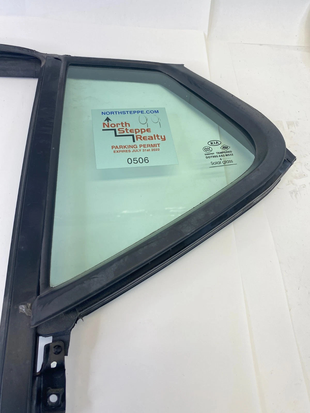 2012-2015 KIA OPTIMA SEDAN REAR LEFT SIDE DOOR QUARTER FIXED GLASS W/RUN CHANNEL