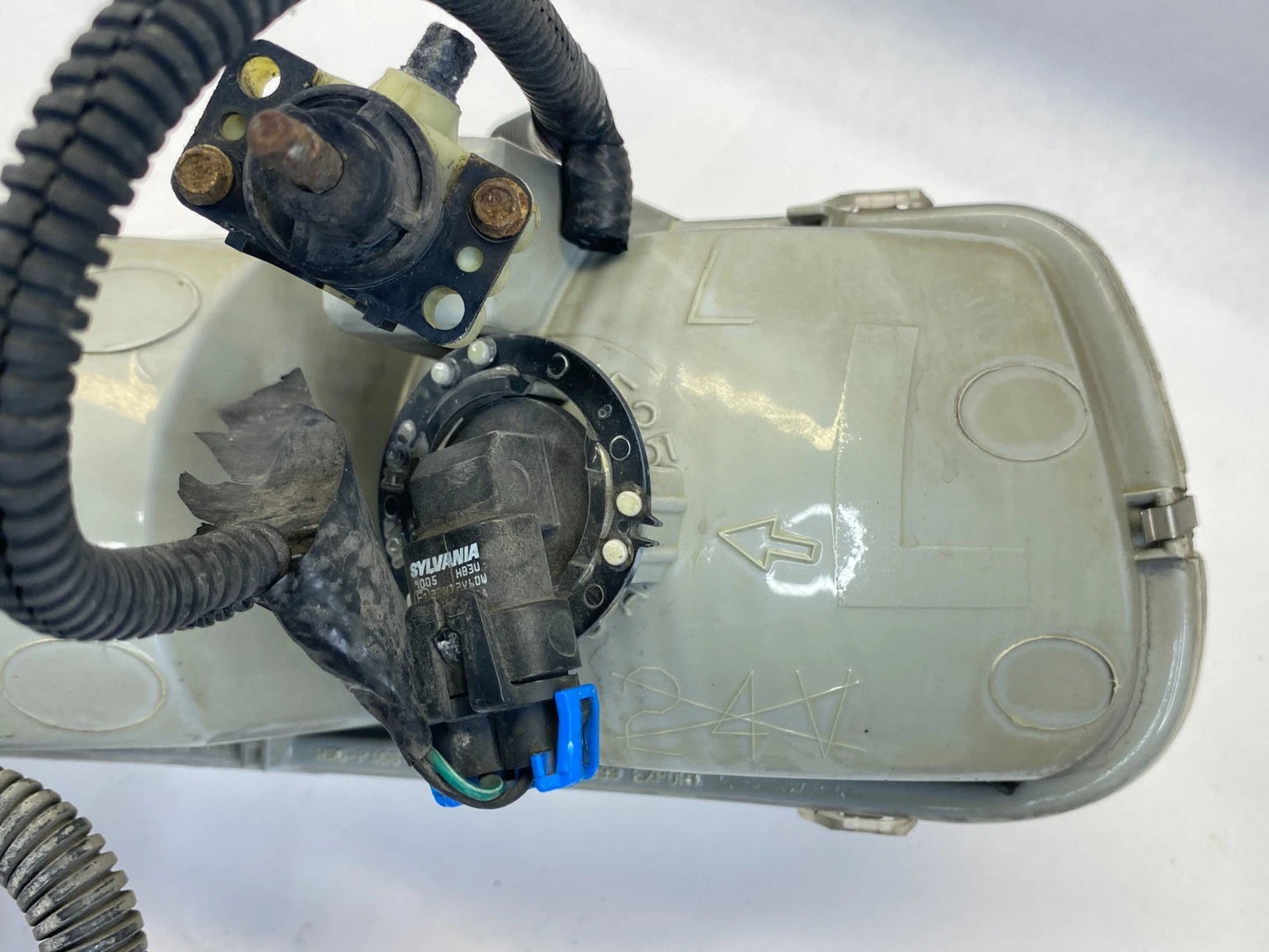 2000-2006 CHEVY TAHOE SUBURBAN LH DRIVER SIDE HEADLIGHT HEAD LAMP ASSEMBLY OEM