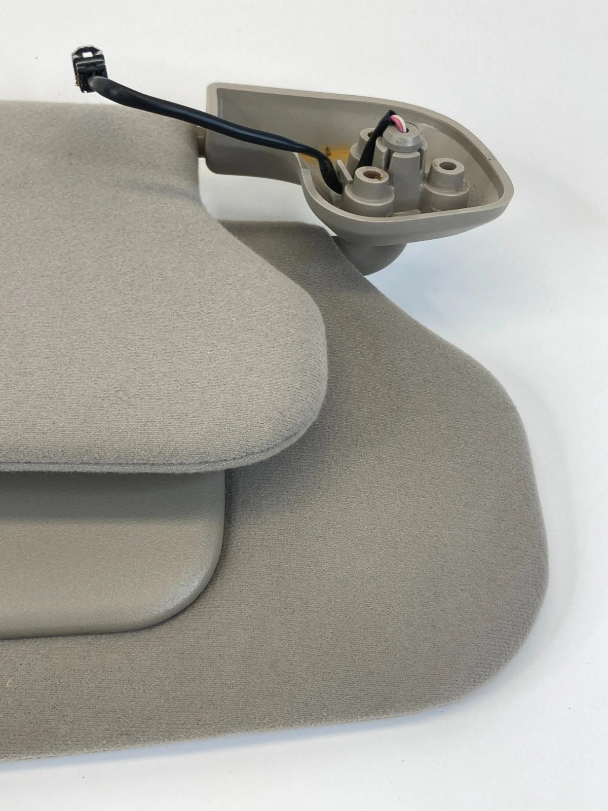 07-09 FORD EXPEDITION FRONT RIGHT SUNVISOR SUN VISOR SHADE W/ ILLUMINATE MIRROR