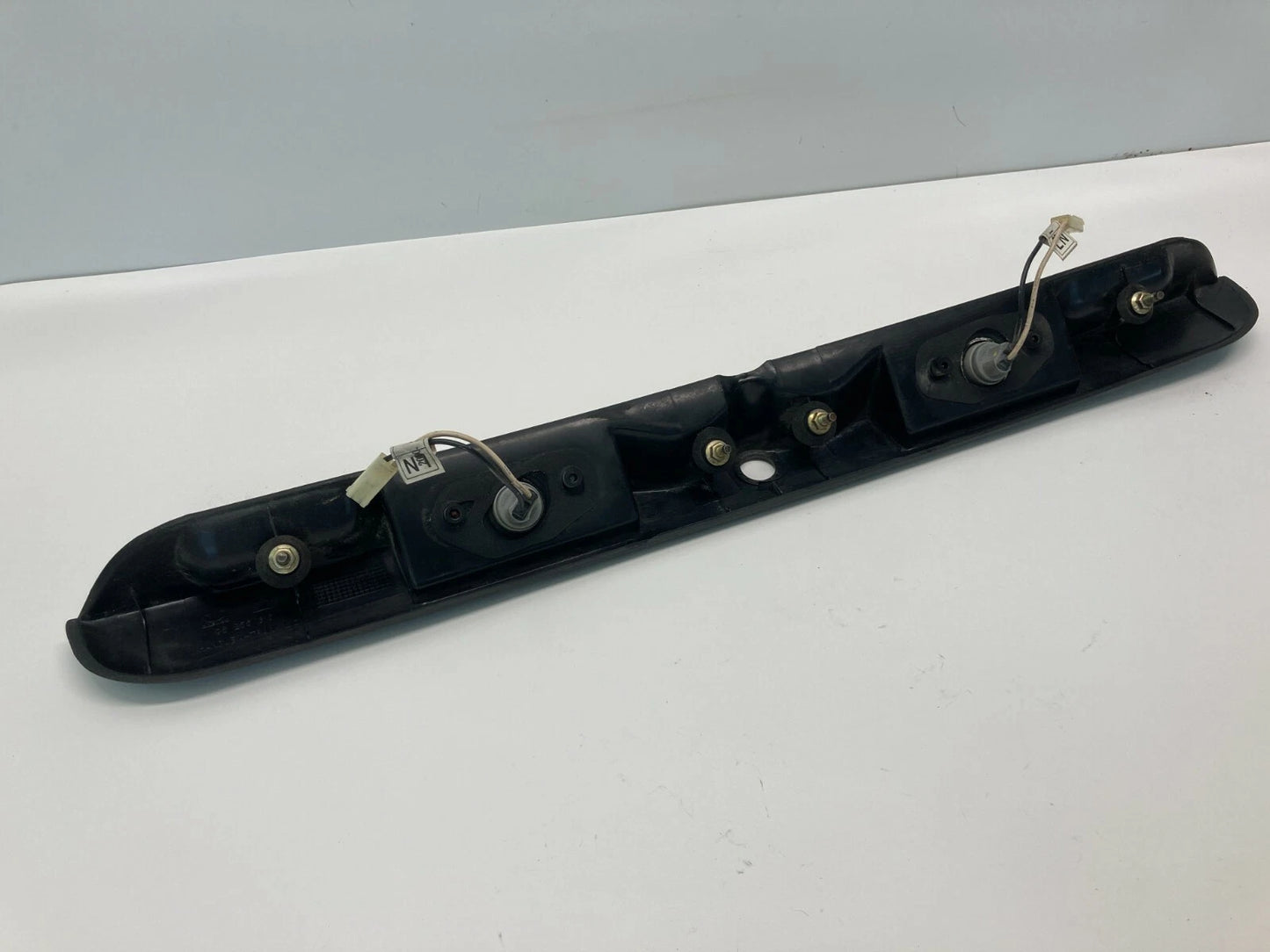 2000 DAEWOO LANOS REAR TRUNK DECK LID HANDLE BEZEL LICENSE PLATE TRIM 96255815