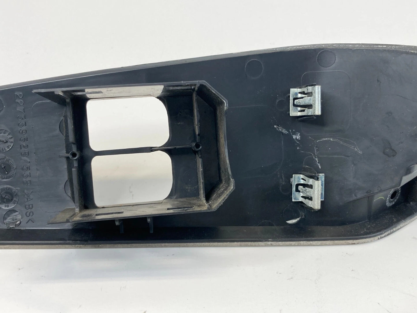 2006-2009 PONTIAC G6 COUPE FRONT LEFT DOOR WINDOW SWITCH BEZEL 22733952B OEM