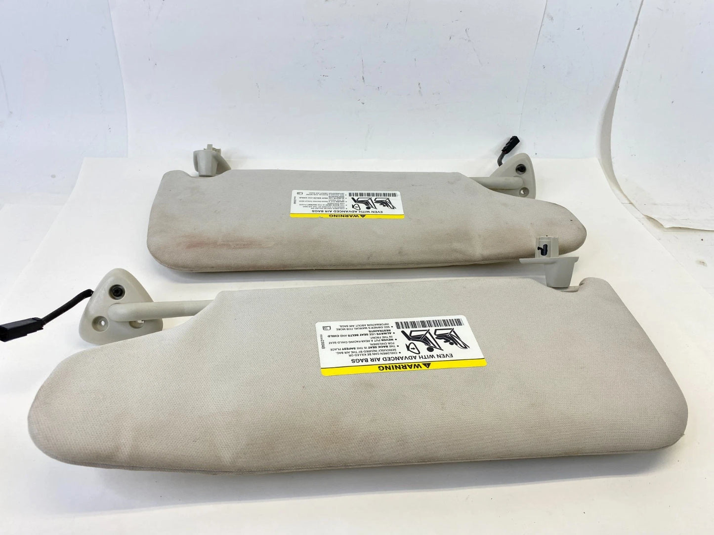 05-07 CHRYSLER 300 DODGE MAGNUM LEFT & RIGHT SUNVISOR SUN VISOR PAIR SET OEM