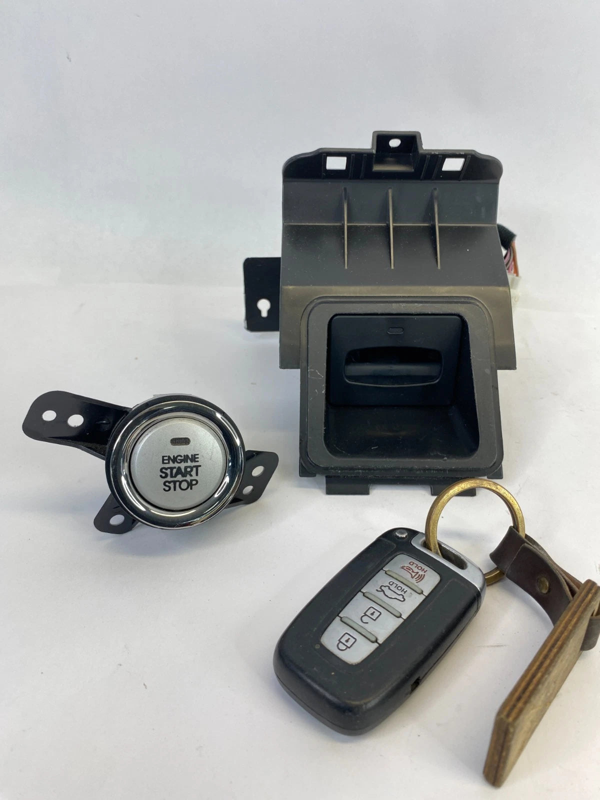 11-14 HYUNDAI SONATA ENGINE START STOP PUSH BUTTON & KEY FOB HOLDER 95430-3S500