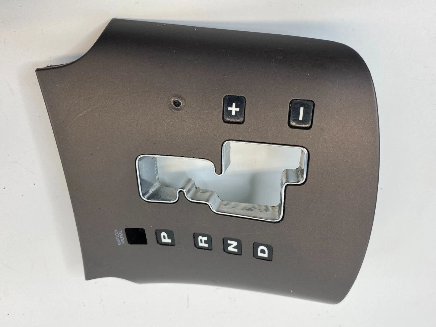 2009 2010 HYUNDAI SONATA SEDAN 2.4L A/T CENTER CONSOLE SHIFTER BEZEL INDICATOR