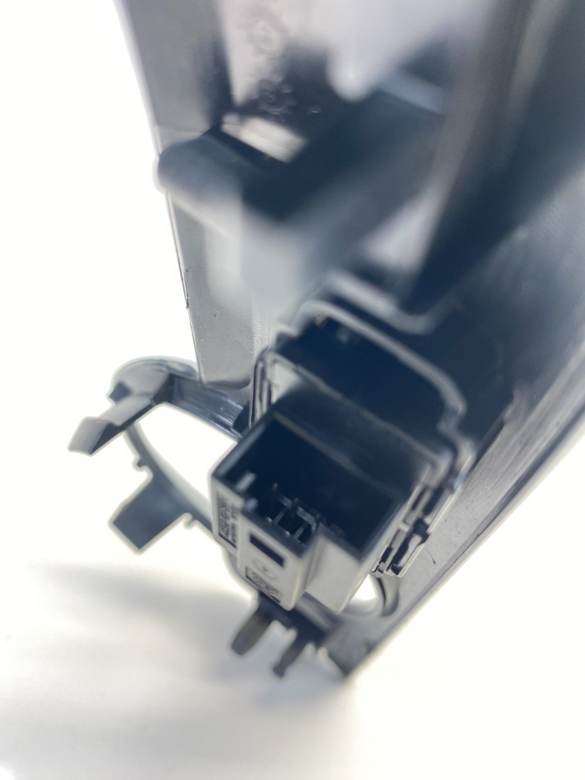 2012-2015 Volkswagen Passat Dash Headlight Switch w/ Cover Bezel Trim 561857211B