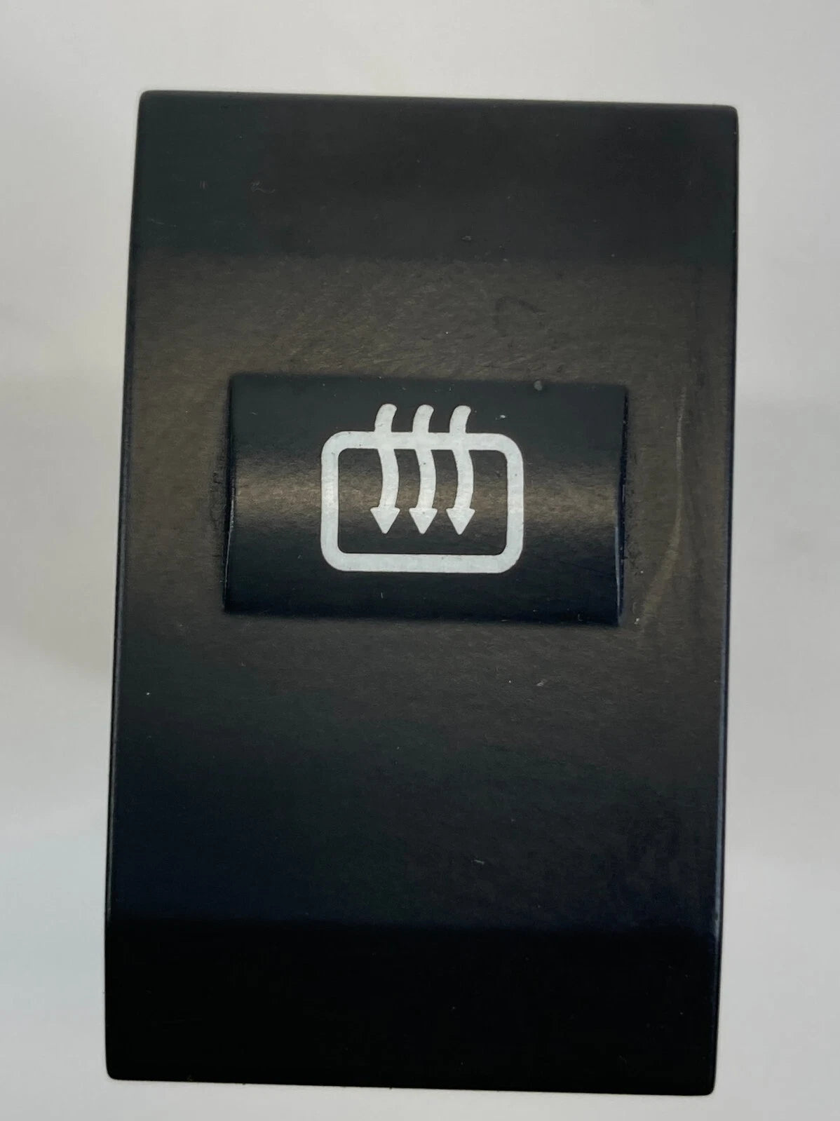 03-06 KIA SORENTO REAR WINDOW DEFROSTER CONTROL SWITCH BUTTON 93710-3E000 OEM
