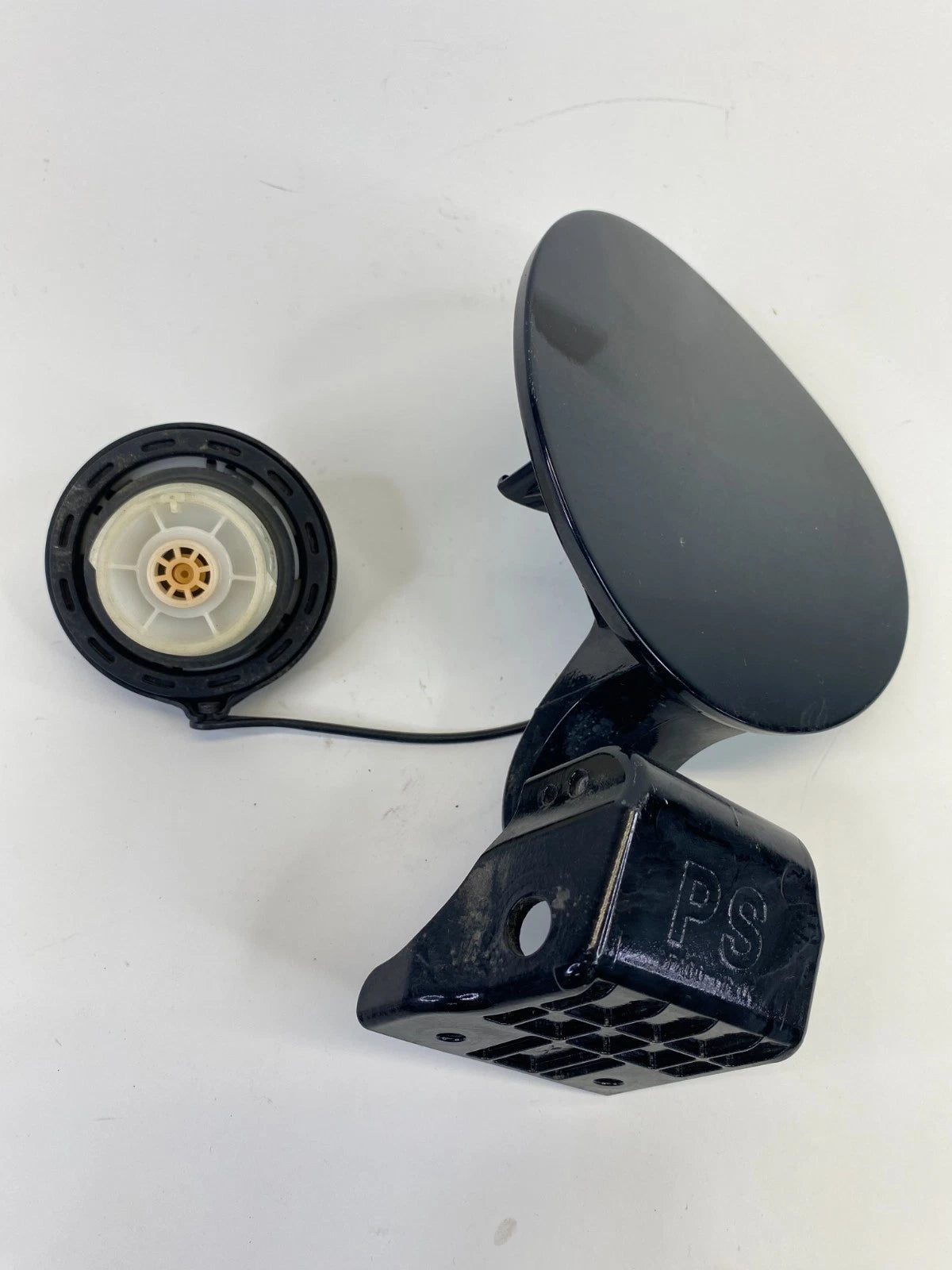 2014-2019 Kia Soul WAGON Fuel Filler Door w/Gas Tank Cap Lid 69510-B2000