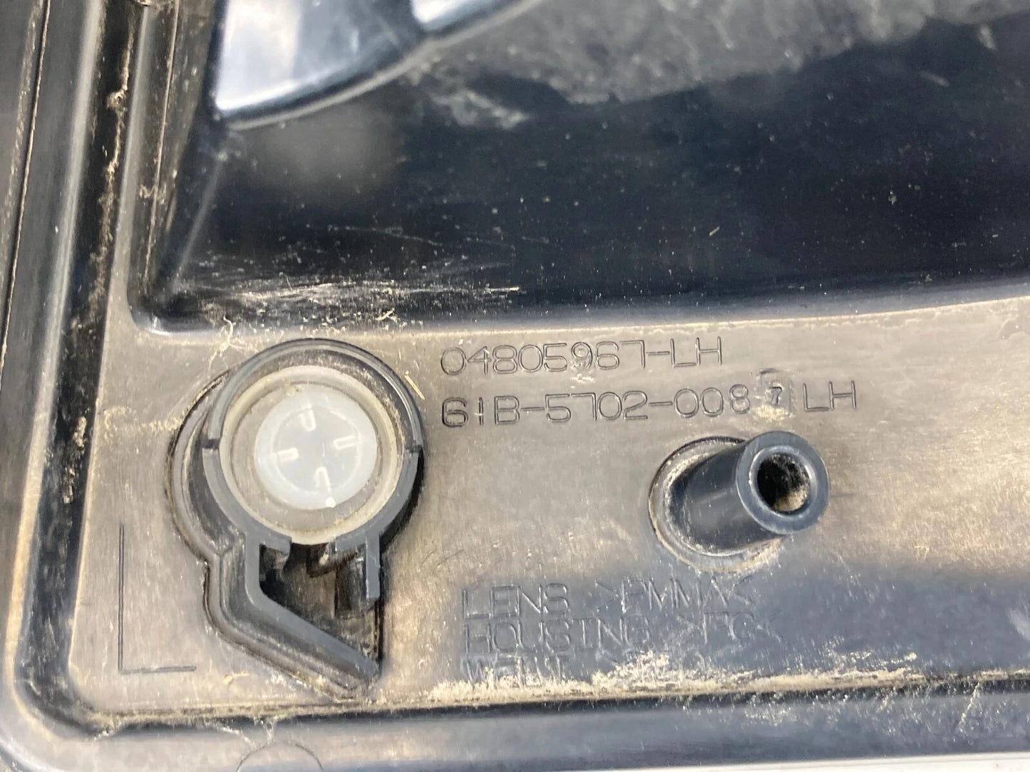 2005 05 DODGE MAGNUM REAR LEFT DRIVER TAIL LIGHT TAILLIGHT LAMP 04805967AG OEM