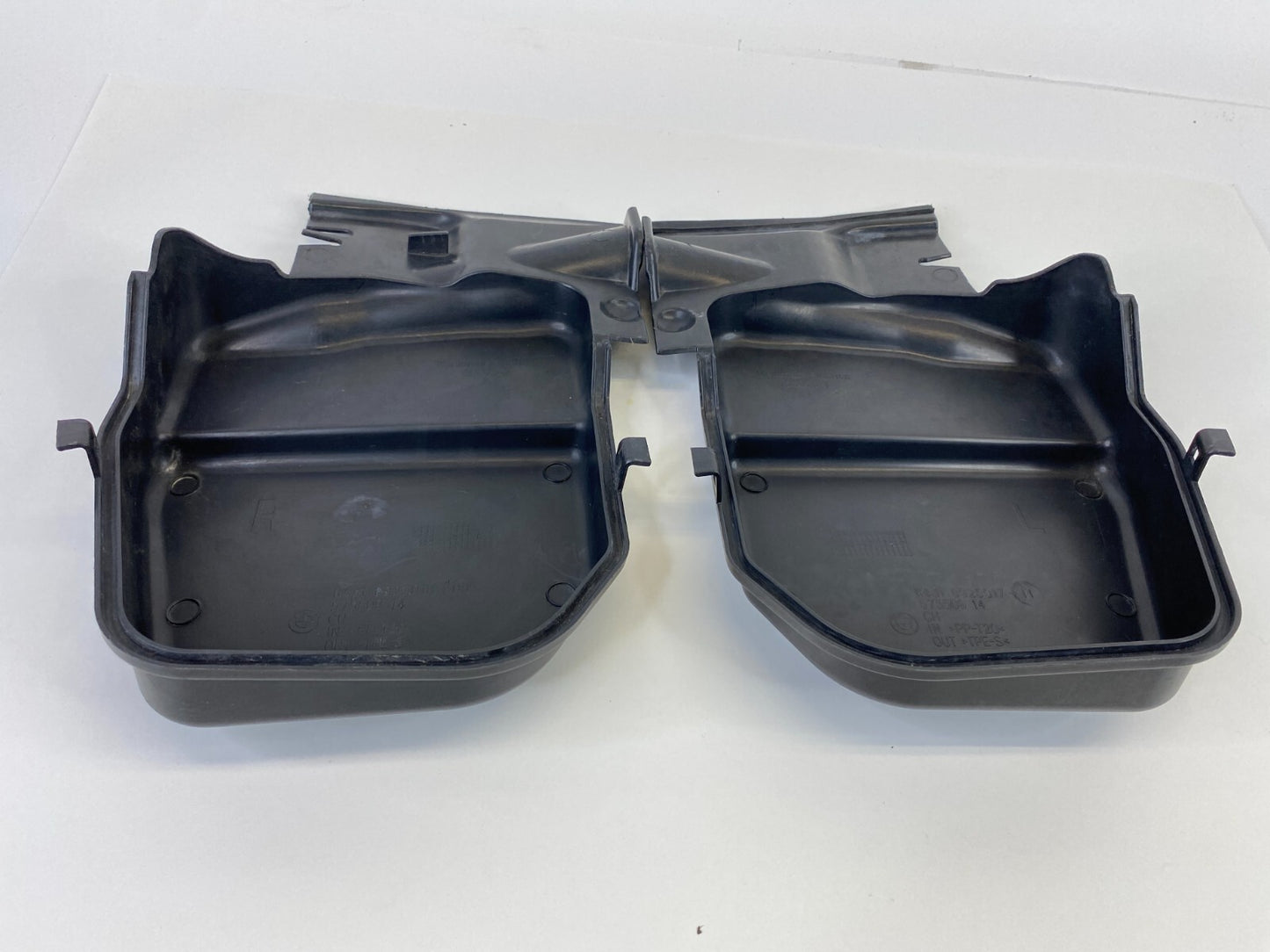 2006 BMW 330xi Left & Right Side Cowl Cabin Air Duct Housing Cover 64316925018