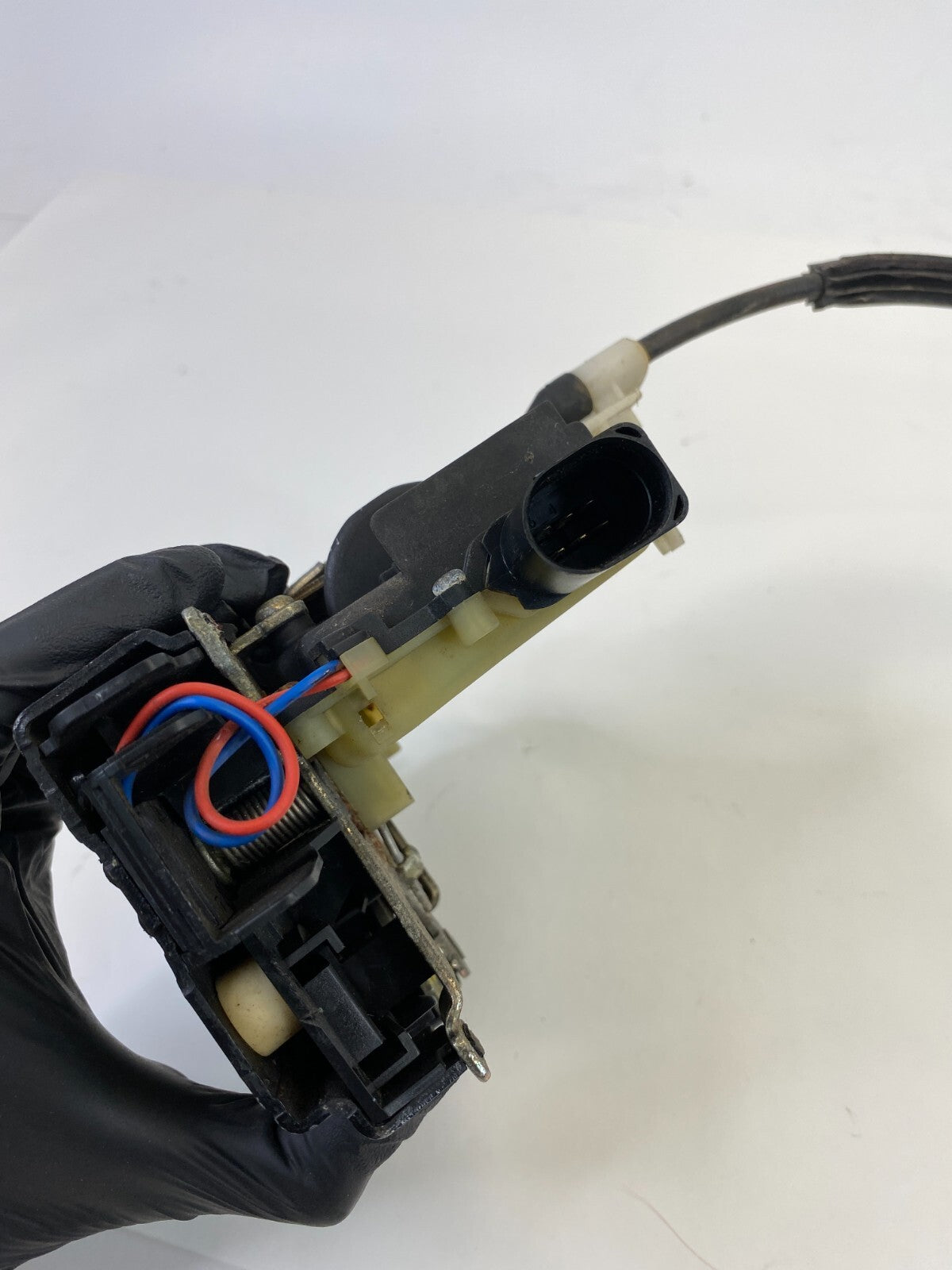 2001-2005 Volkswagen Jetta Rear Left Side Door Lock Latch Relase Actuator Assy