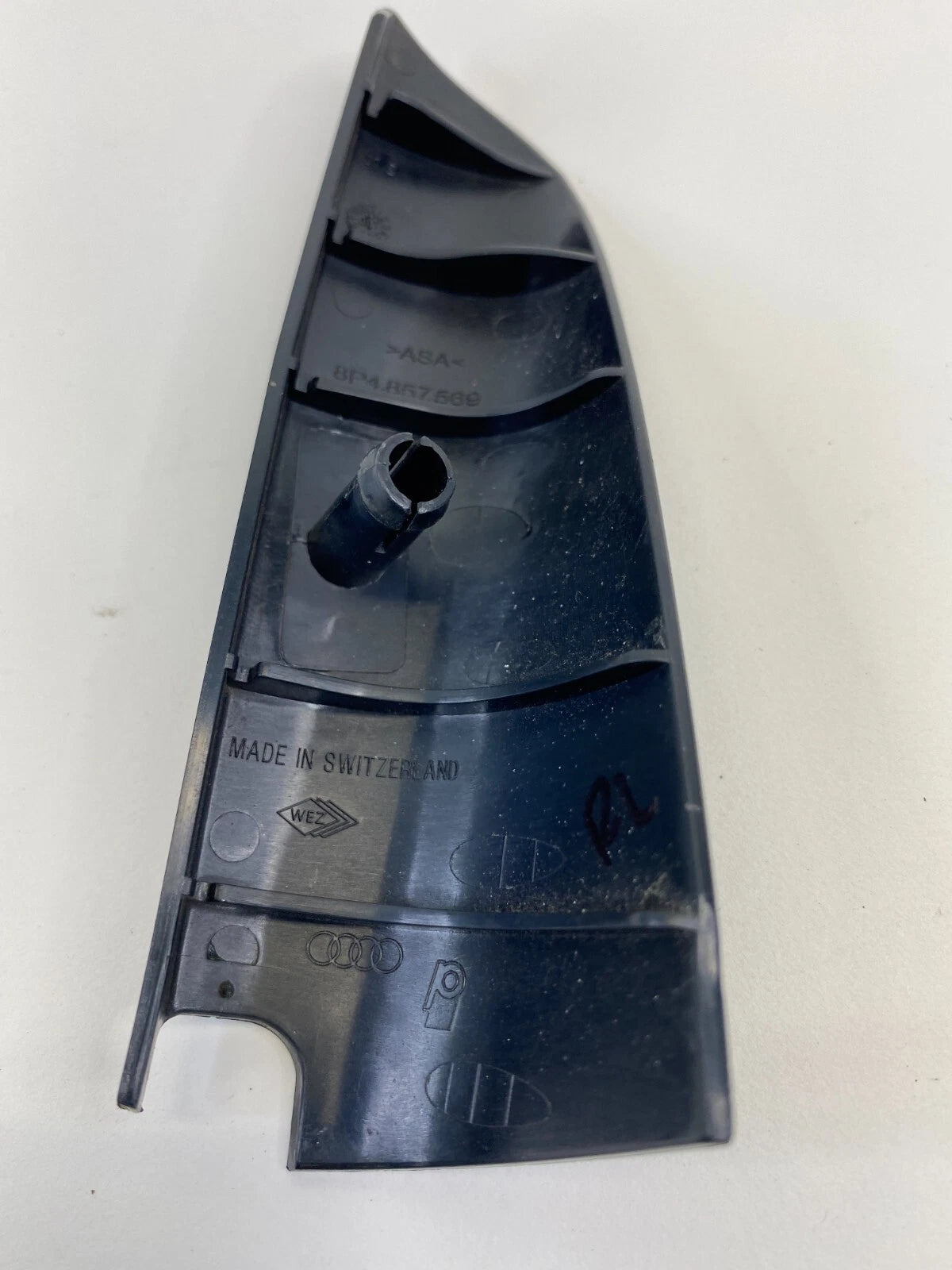 2006-2013 AUDI A3 REAR LEFT INTERIOR DOOR PANEL WINDOW CORNER TRIM 8P4-857-569