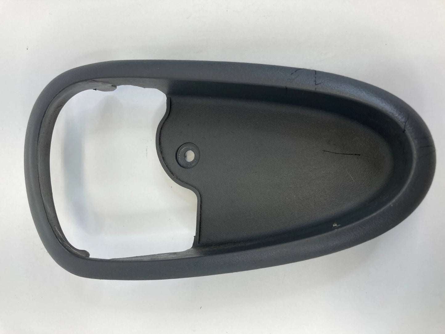 99-05 PONTIAC GRAND AM SEDAN REAR LEFT INNER DOOR HANDLE COVER BEZEL 22617661