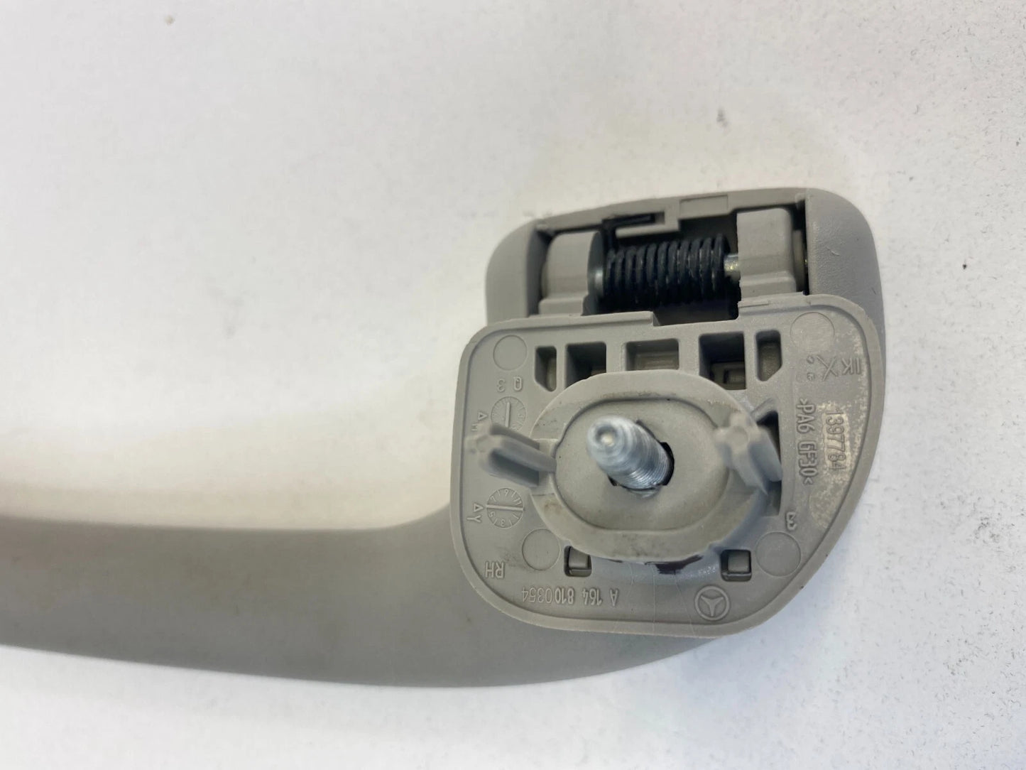 06-12 MERCEDES-BENZ R350 FRONT LEFT DRIVER ROOF GRAB HANDLE ASSIST A1648100354