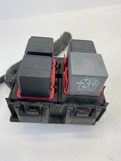 1998 1999 2000 2001 2002 Lincoln Town Car 4.6L A/T Junction Relay Fuse Box Block