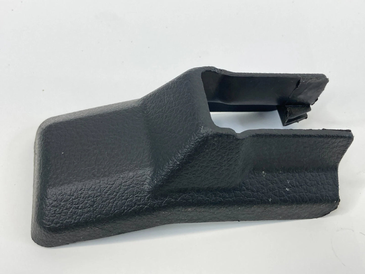 04-08 NISSAN MAXIMA FRONT LEFT SIDE LOWER SEAT TRACK COVER BEZEL TRIM 875077Y000