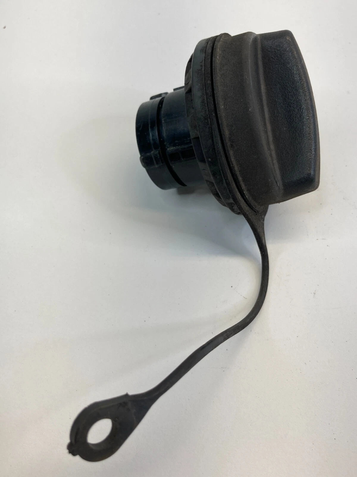 2001 2002 2003 2004 2005 2006 FORD ESCAPE 3.0L V6 FUEL TANK FILLER GAS CAP ASSY