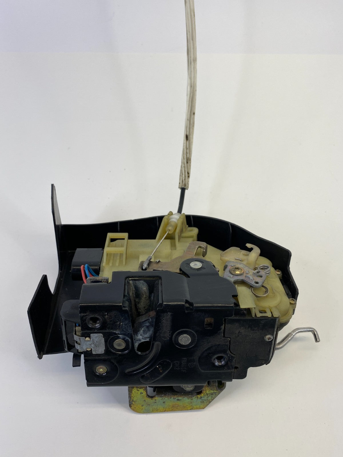 1998-2004 Audi A6 Quattro Front Right Side Door Latch Release Actuator 4B0837350