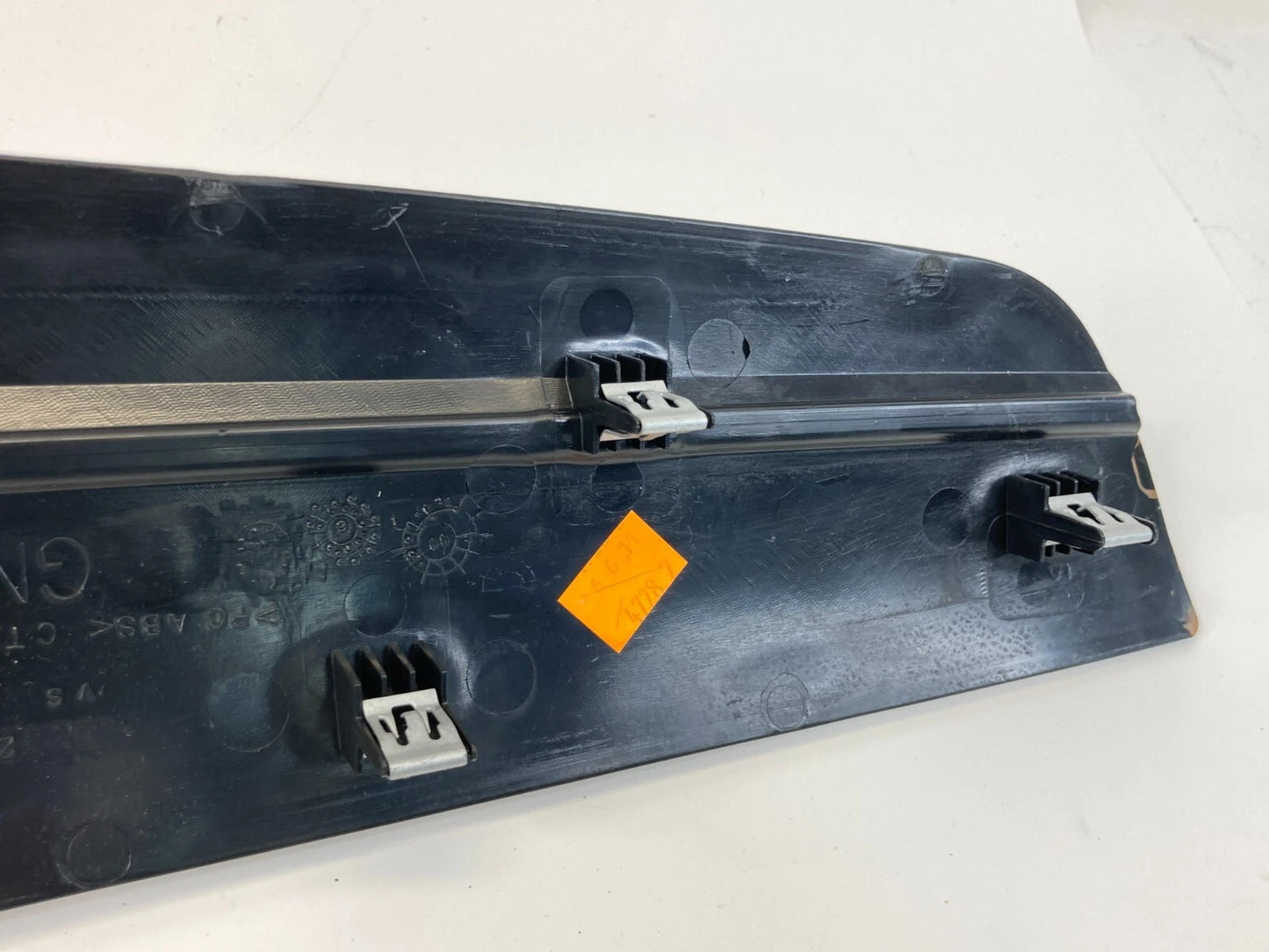 2008-2012 BUICK ENCLAVE DASH CENTER CLOCK BEZEL AIR VENT TRIM PANEL 25913502 OEM