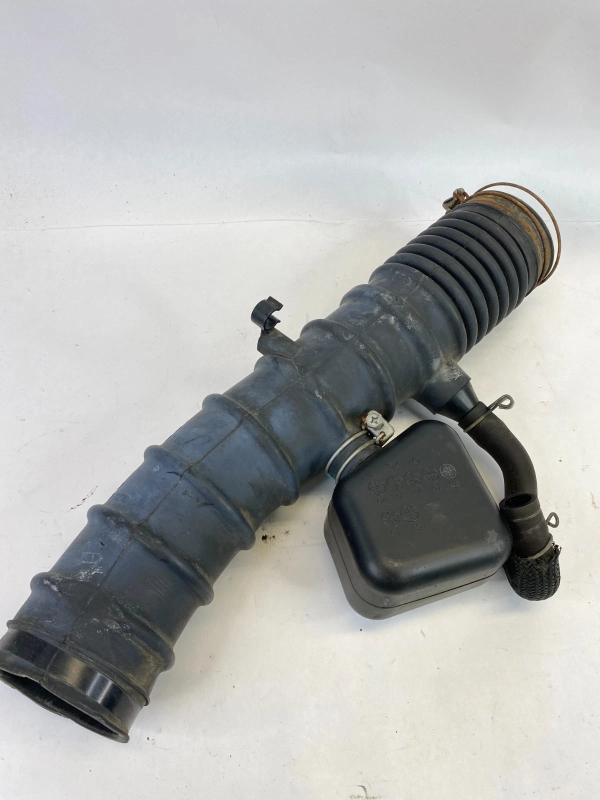 2006-2013 LEXUS IS250 2.5L AIR INTAKE HOSE TUBE RESONATOR OEM 17881-31120