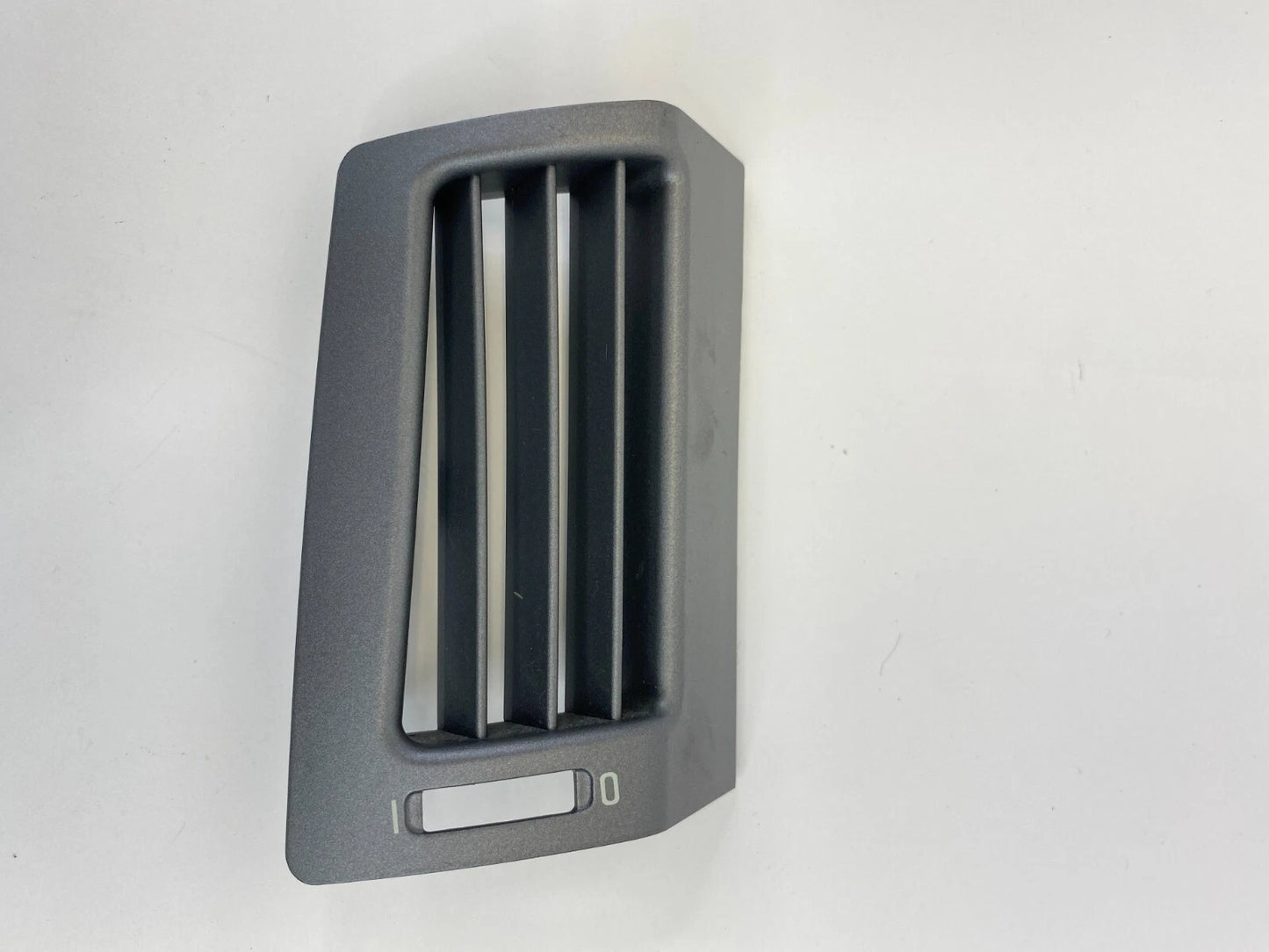 2002-2005 BMW 745I 745LI RIGHT PASSENGER B-PILLAR AIR VENT GRILLE 64226913340