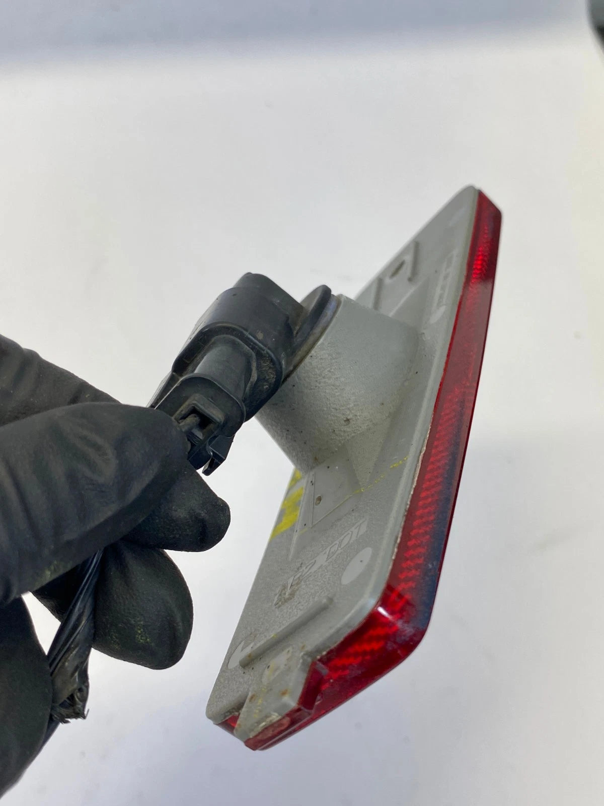 2006-2011 CHEVY CHEVROLET HHR REAR SIDE BUMPER MARKER LIGHT LAMP OEM