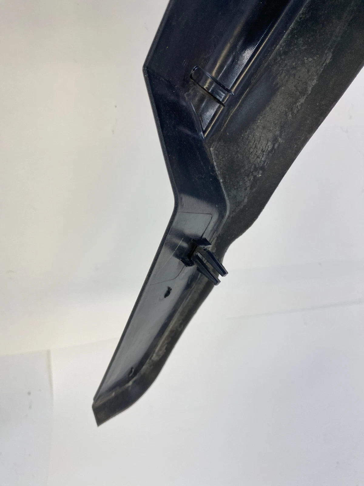 2011-2019 FORD EXPLORER FRONT DRIVER LEFT FENDER UPPER LEDGE TRIM COVER BRACKET