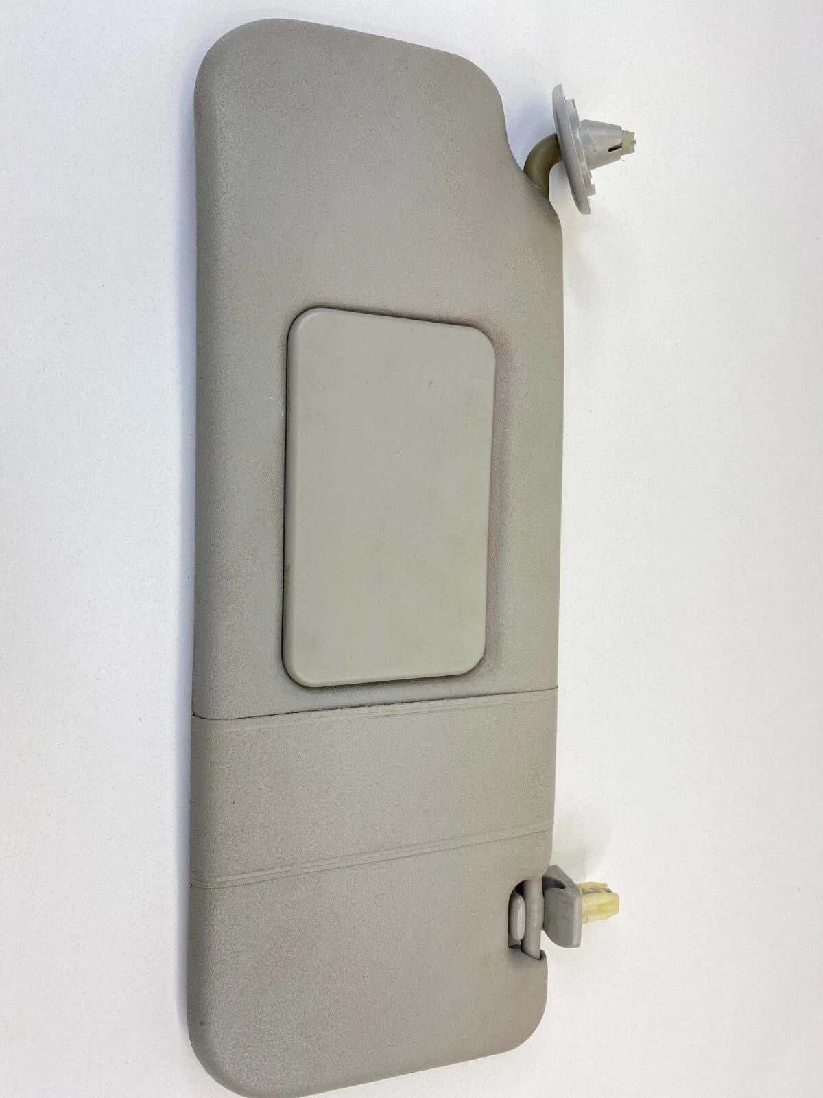 2003 2004 TOYOTA MATRIX FRONT RIGHT PASSENGER SIDE SUNVISOR SUN VISOR SHADE OEM