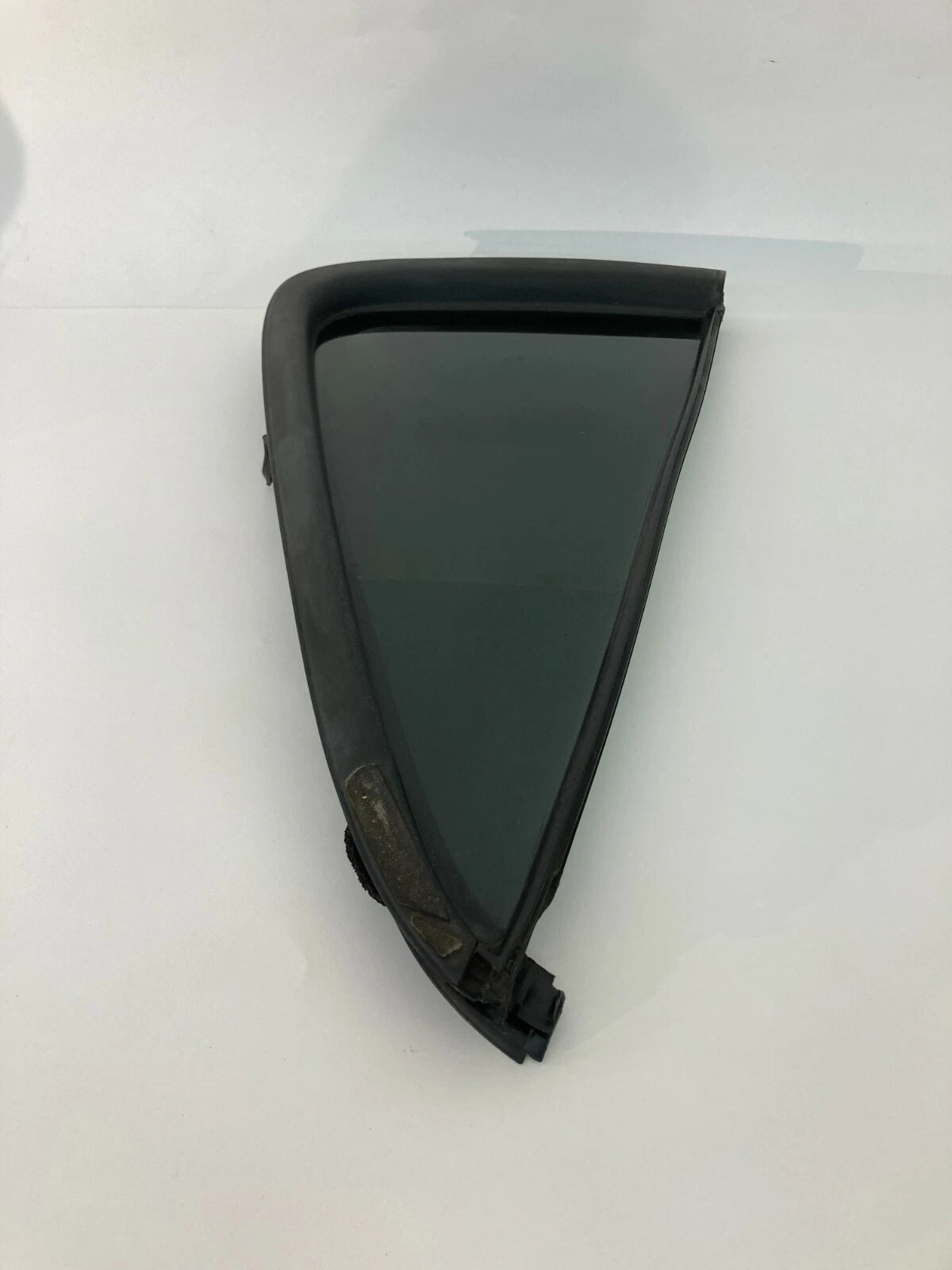 2001-2007 TOYOTA SEQUOIA REAR LEFT DOOR QUARTER CORNER WINDOW GLASS FIXED