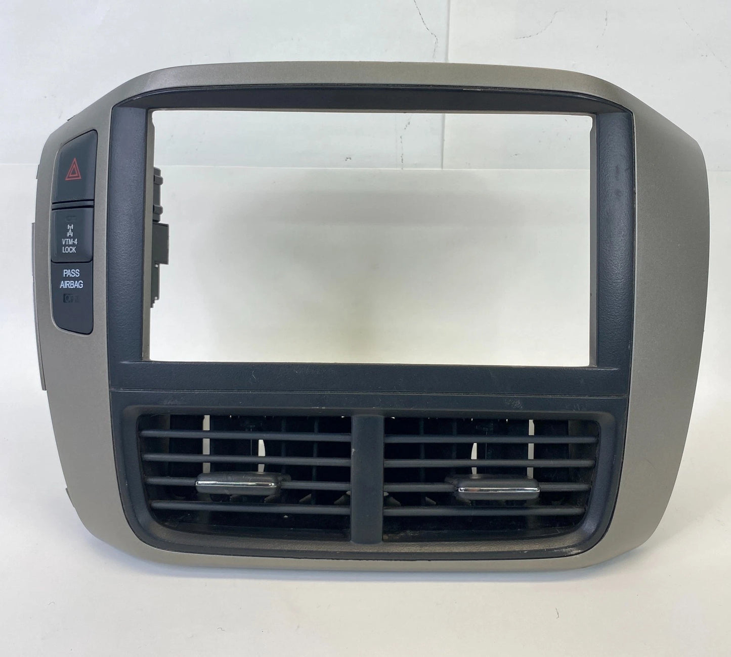 2006-2008 HONDA PILOT CENTER DASH RADIO SCREEN DISPLAY BEZEL HAZARD 4WD SWITCH
