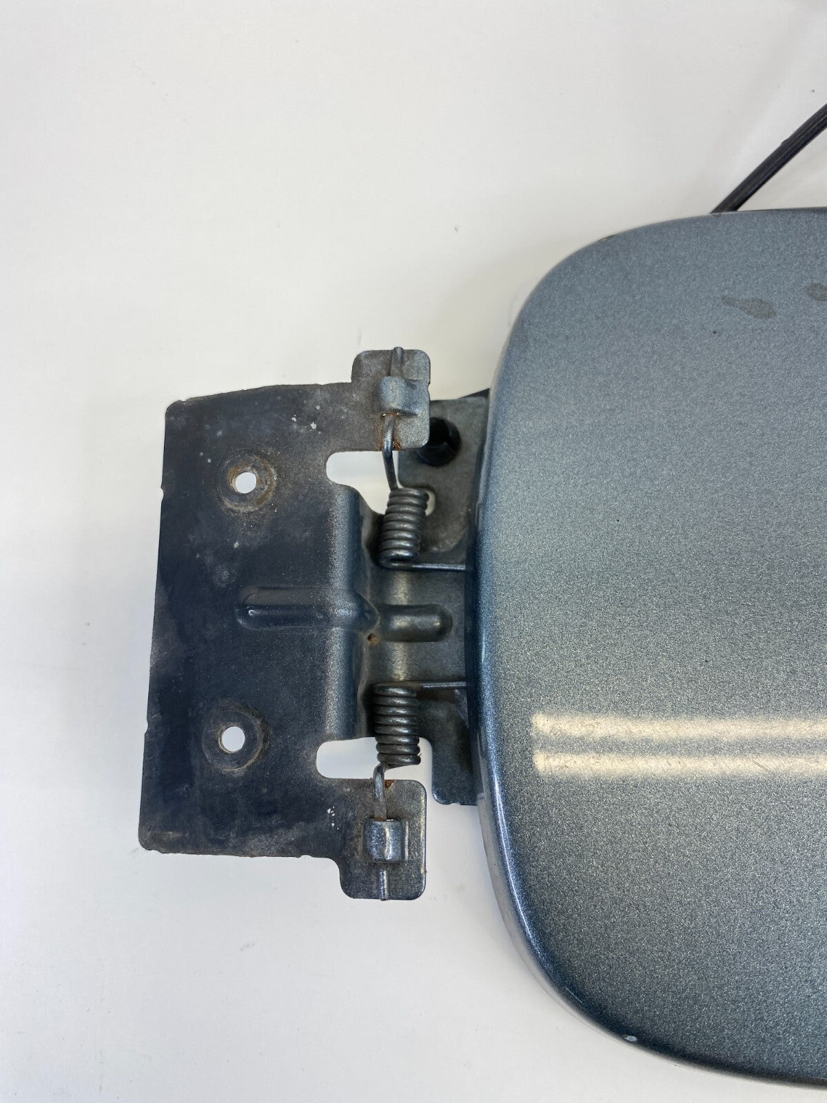 2002 03 04 05 06 2007 Saturn Vue Fuel Filler Door Gas Tank Lid Cover w/ Cap OEM