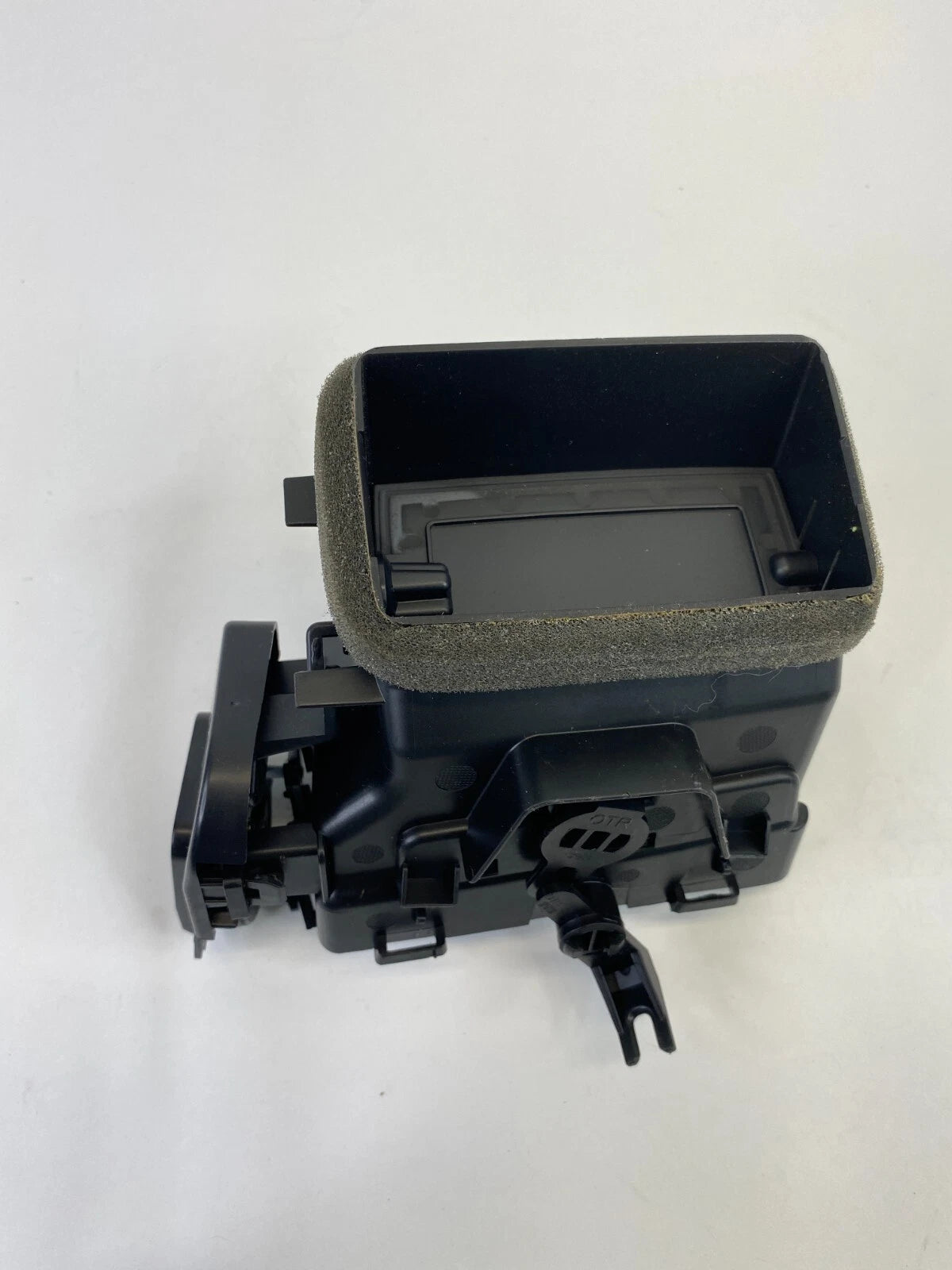 2013-2015 CHEVROLET MALIBU FRONT RH PASSENGER OUTER AIR VENT DUCT OEM 20758344