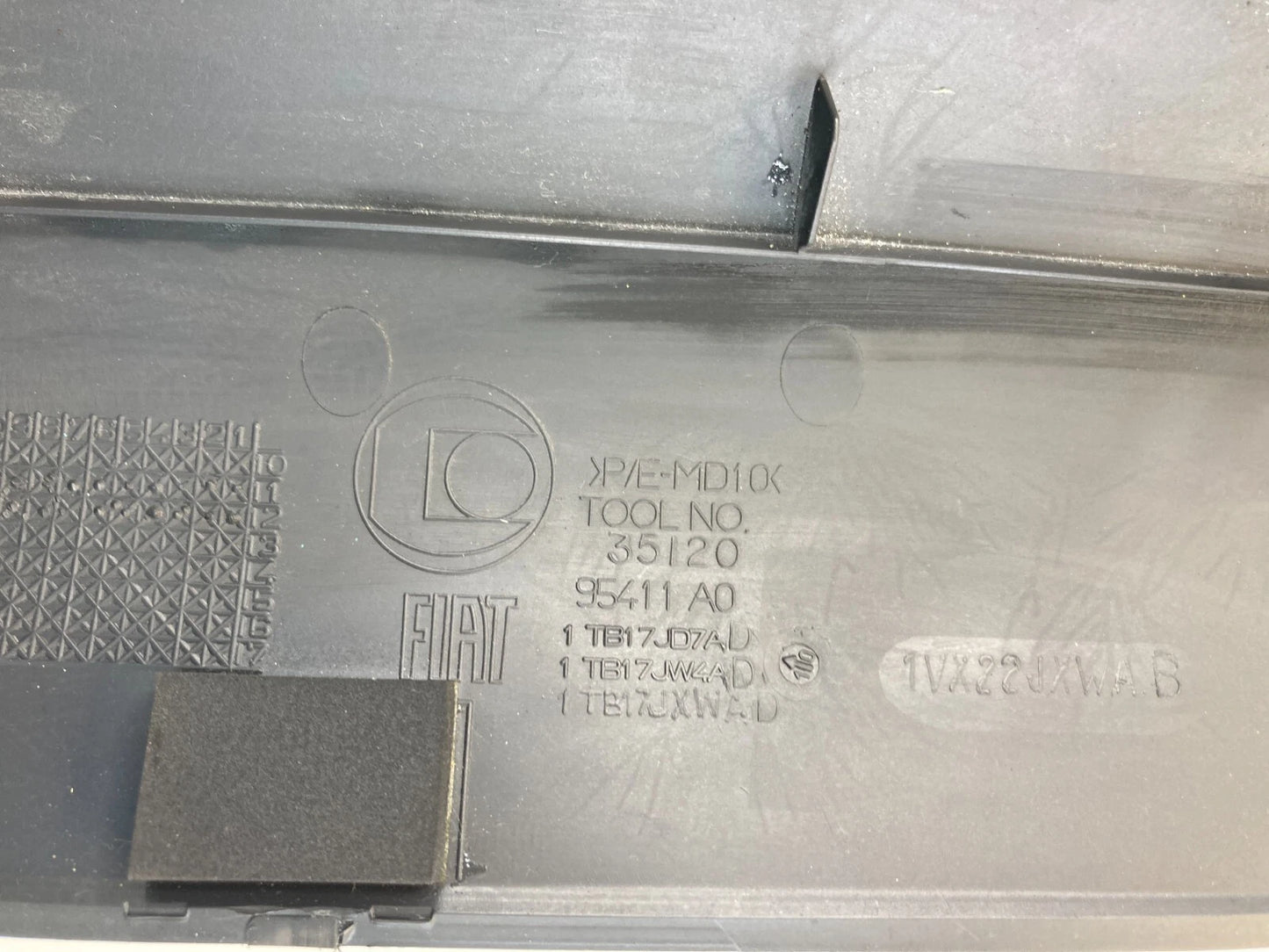 2012-2019 FIAT 500 CENTER INNER HIGH MOUNTED STOP LAMP COVER PANEL 1TB17JW4AD