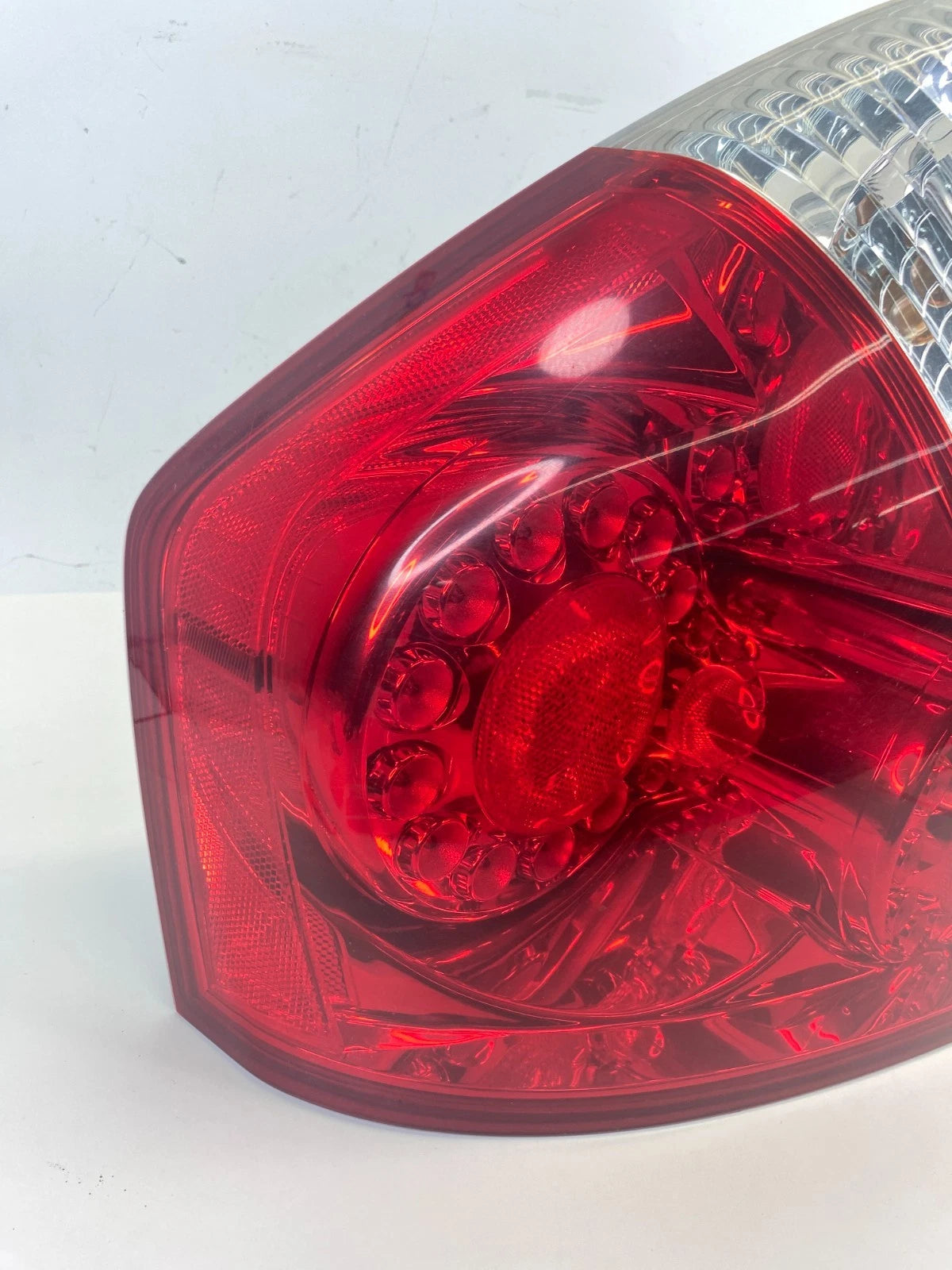 2006 2007 INFINITI M35 REAR LEFT DRIVER OUTER TAILLIGHT TAIL LAMP 220-63788