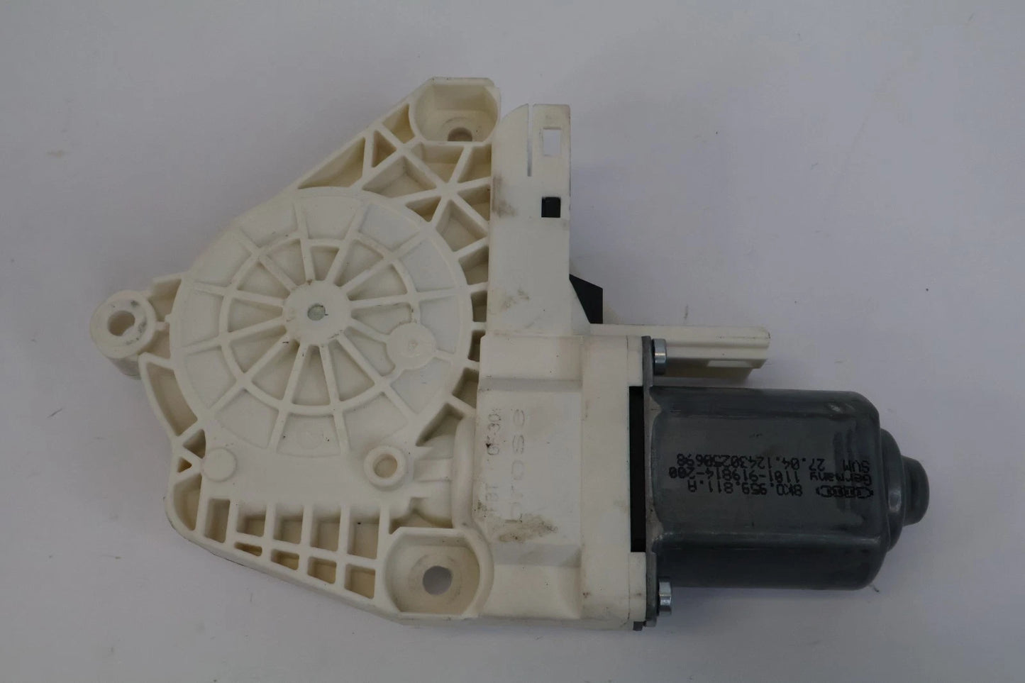 2011-2017 VW TOUAREG REAR RIGHT DOOR POWER WINDOW REGULATOR MOTOR OEM 8K0959811A