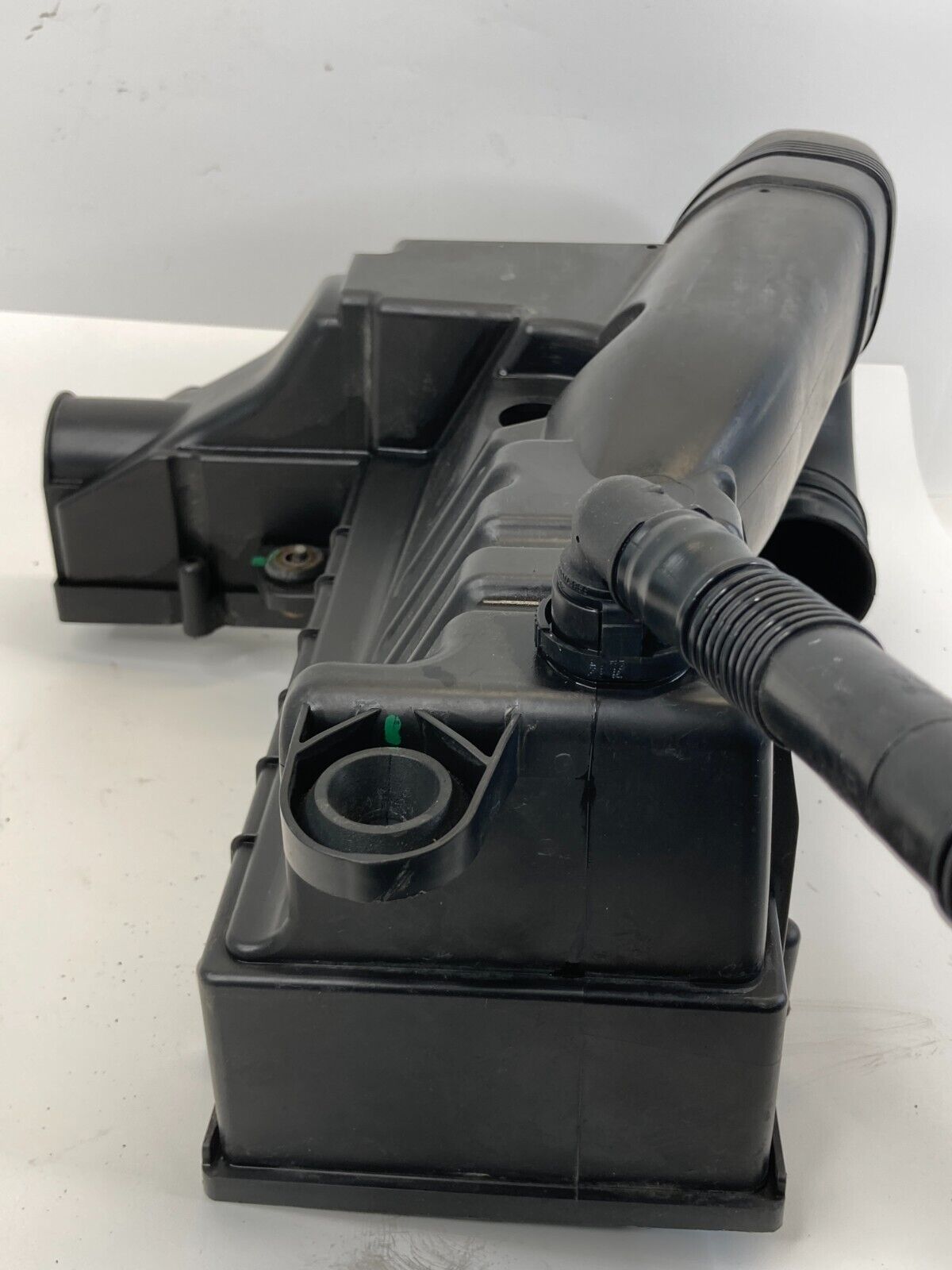 2014-2017 VW Volkswagen Passat 1.8L Engine Air Cleaner Intake Box Lower Cover